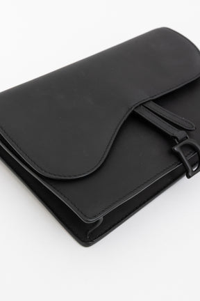 Ultramatte Saddle Wallet on Chain