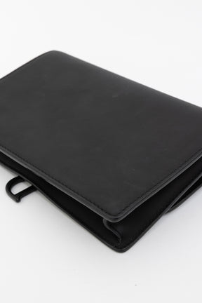 Ultramatte Saddle Wallet on Chain