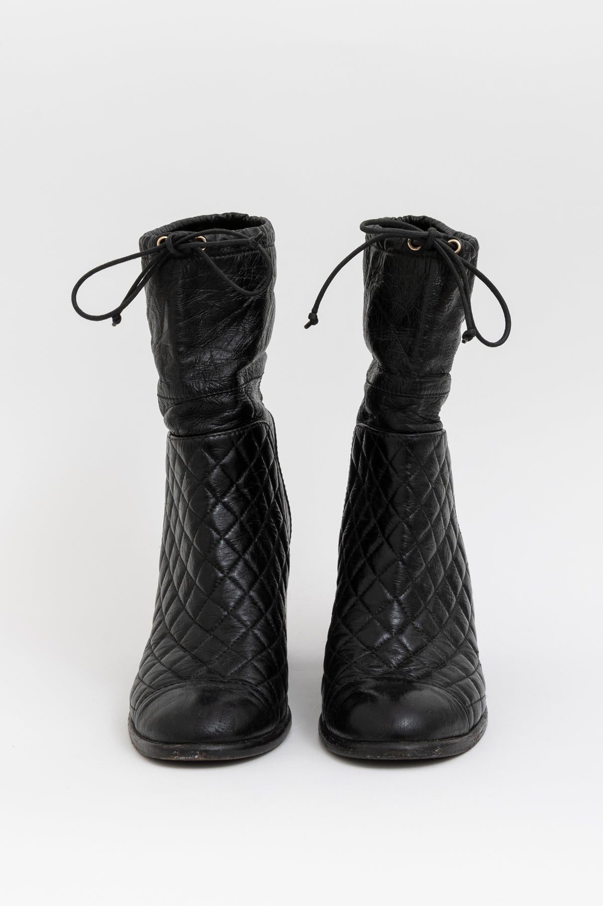 Crumpled Calfskin Quilted Cap Toe Short Boots