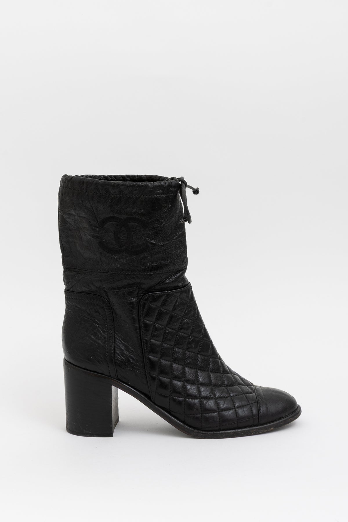 Crumpled Calfskin Quilted Cap Toe Short Boots
