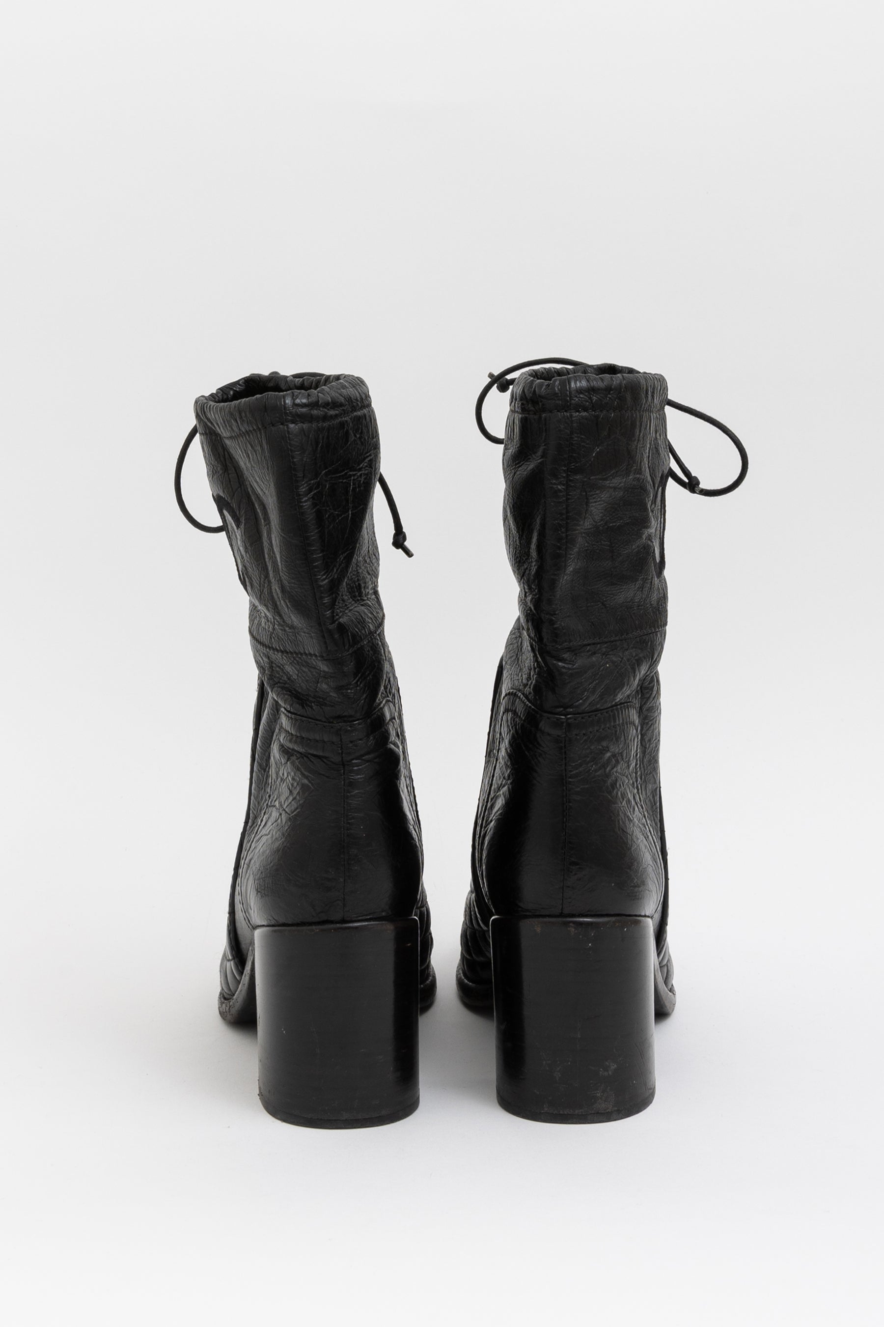Crumpled Calfskin Quilted Cap Toe Short Boots