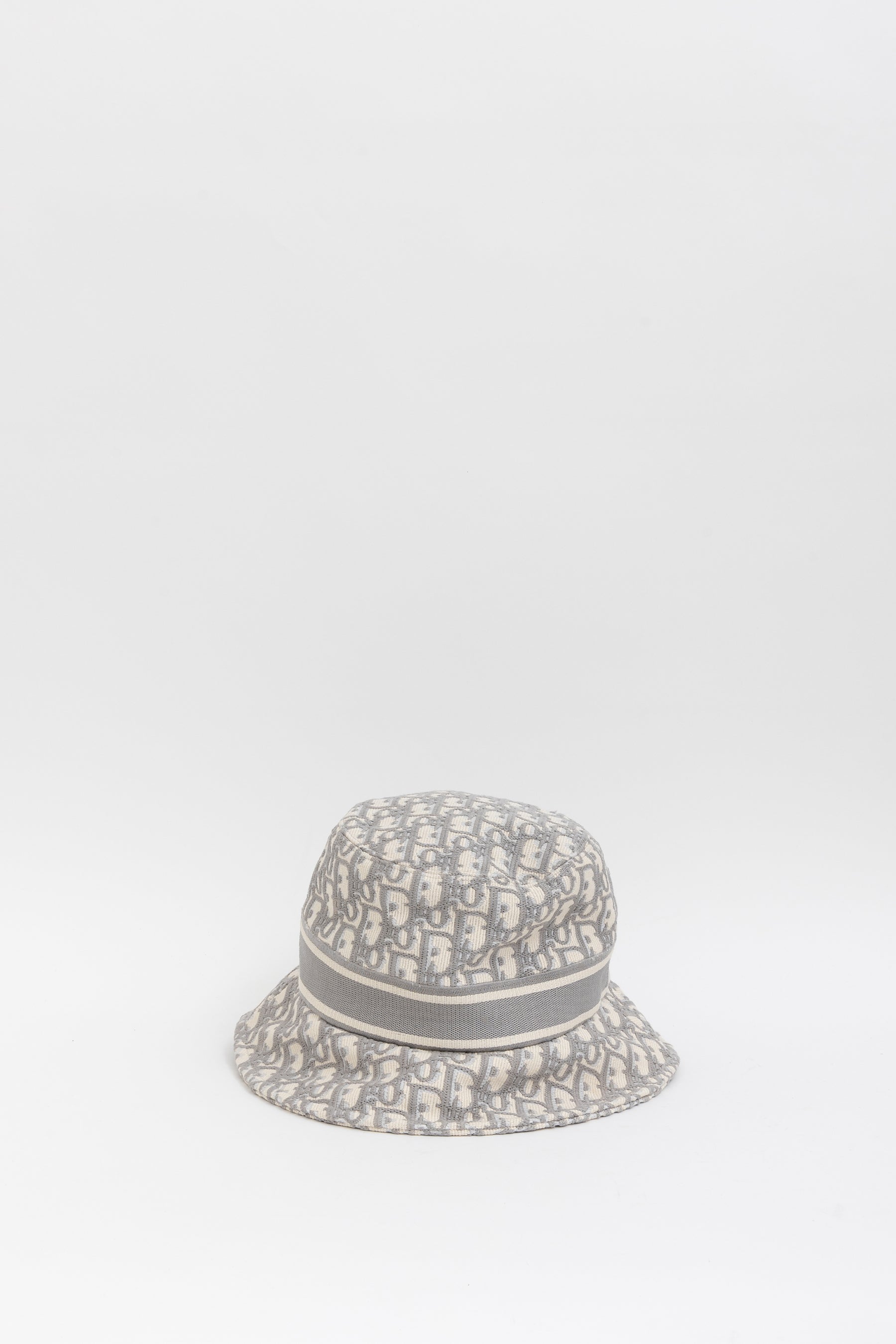 Oblique Small Brim Bucket Hat