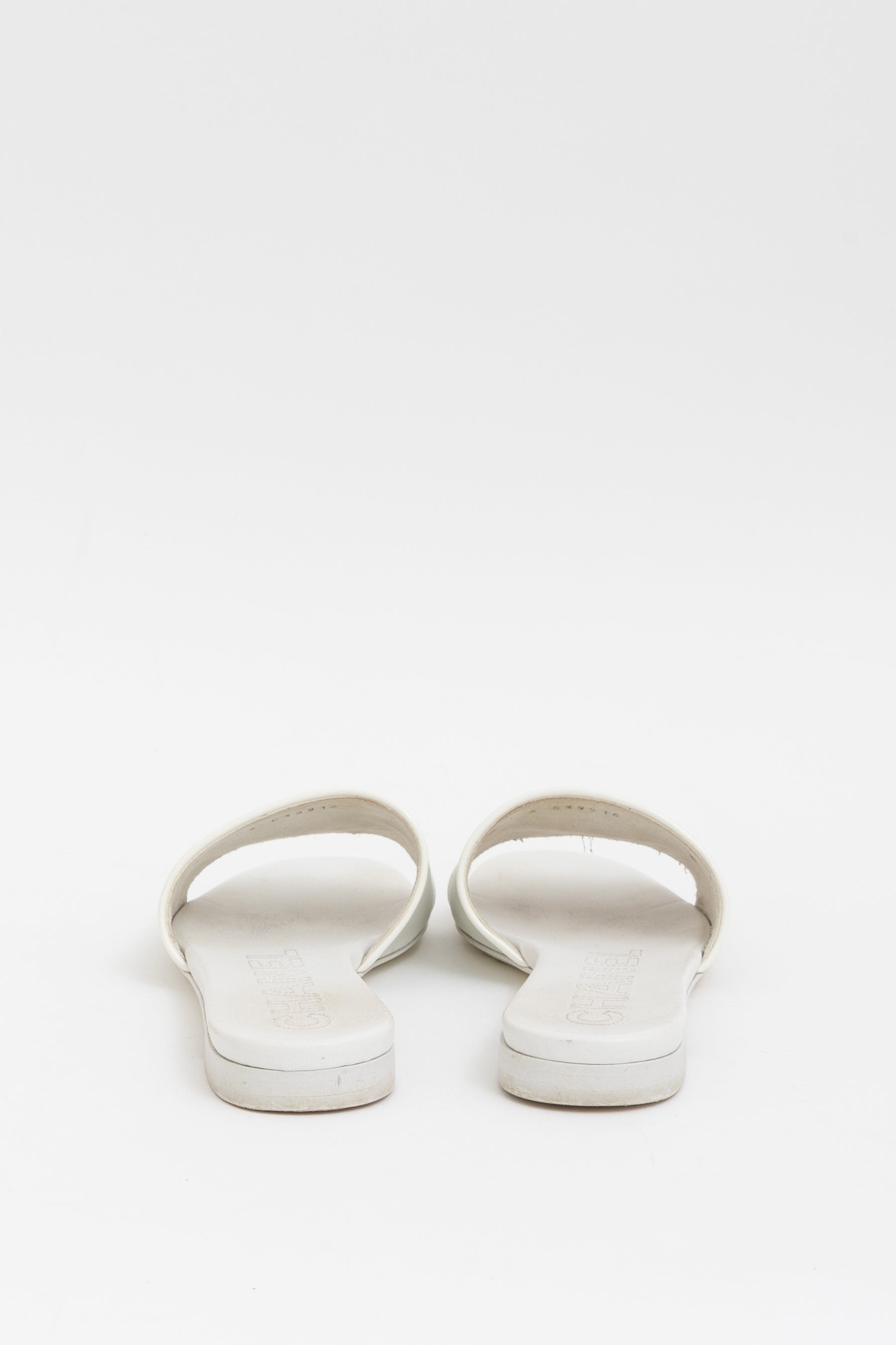 Interlocking CC Logo Slides