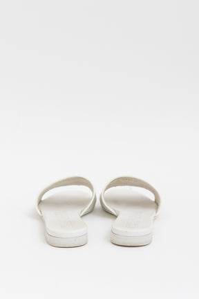 Interlocking CC Logo Slides
