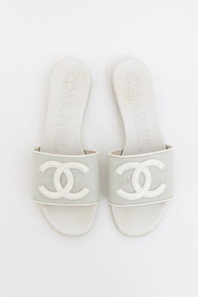 Interlocking CC Logo Slides