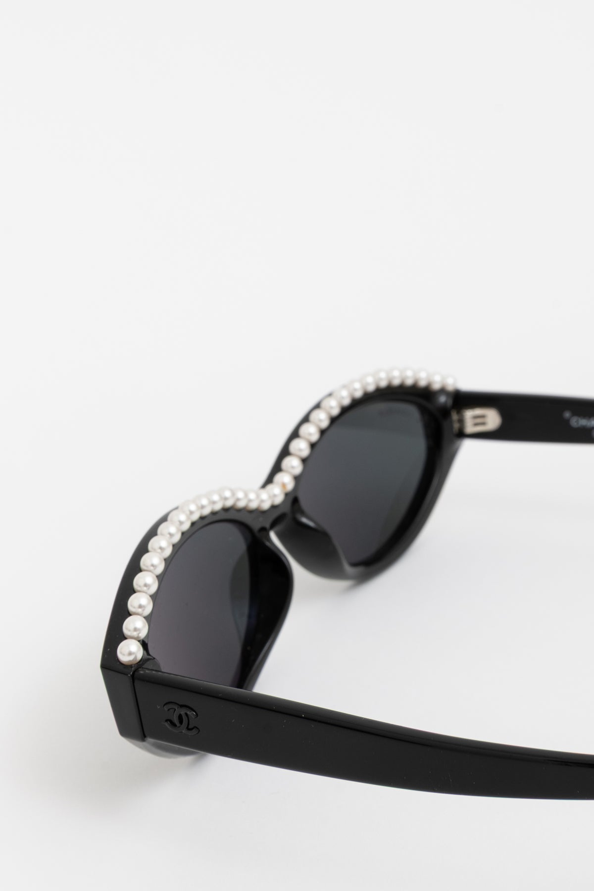 Pearl Oval Sunglasses
