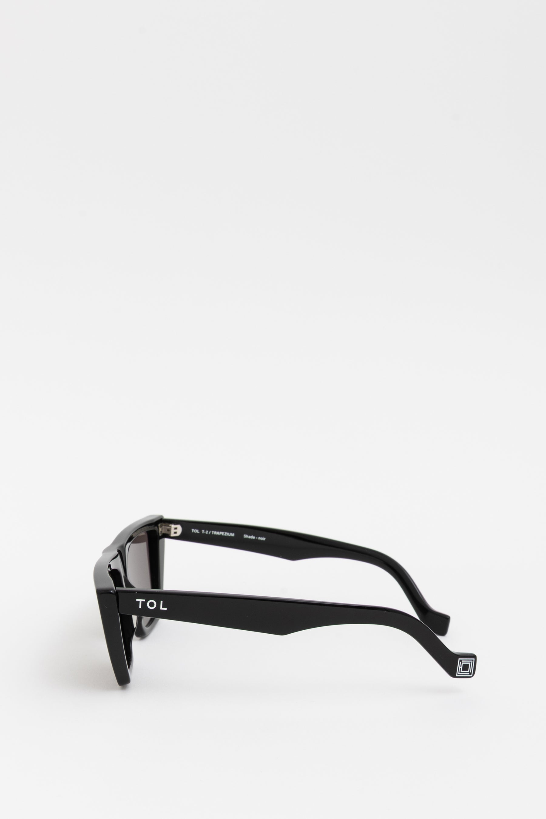Trapezium Noir Cat Eye Sunglasses