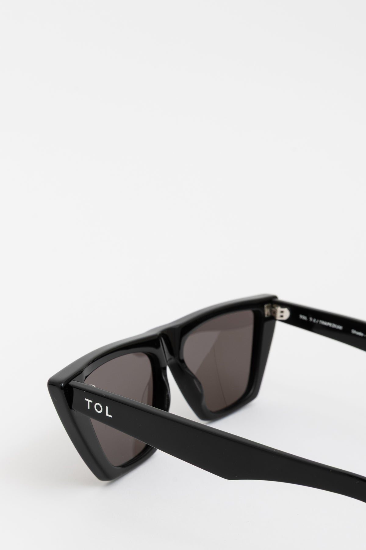 Trapezium Noir Cat Eye Sunglasses