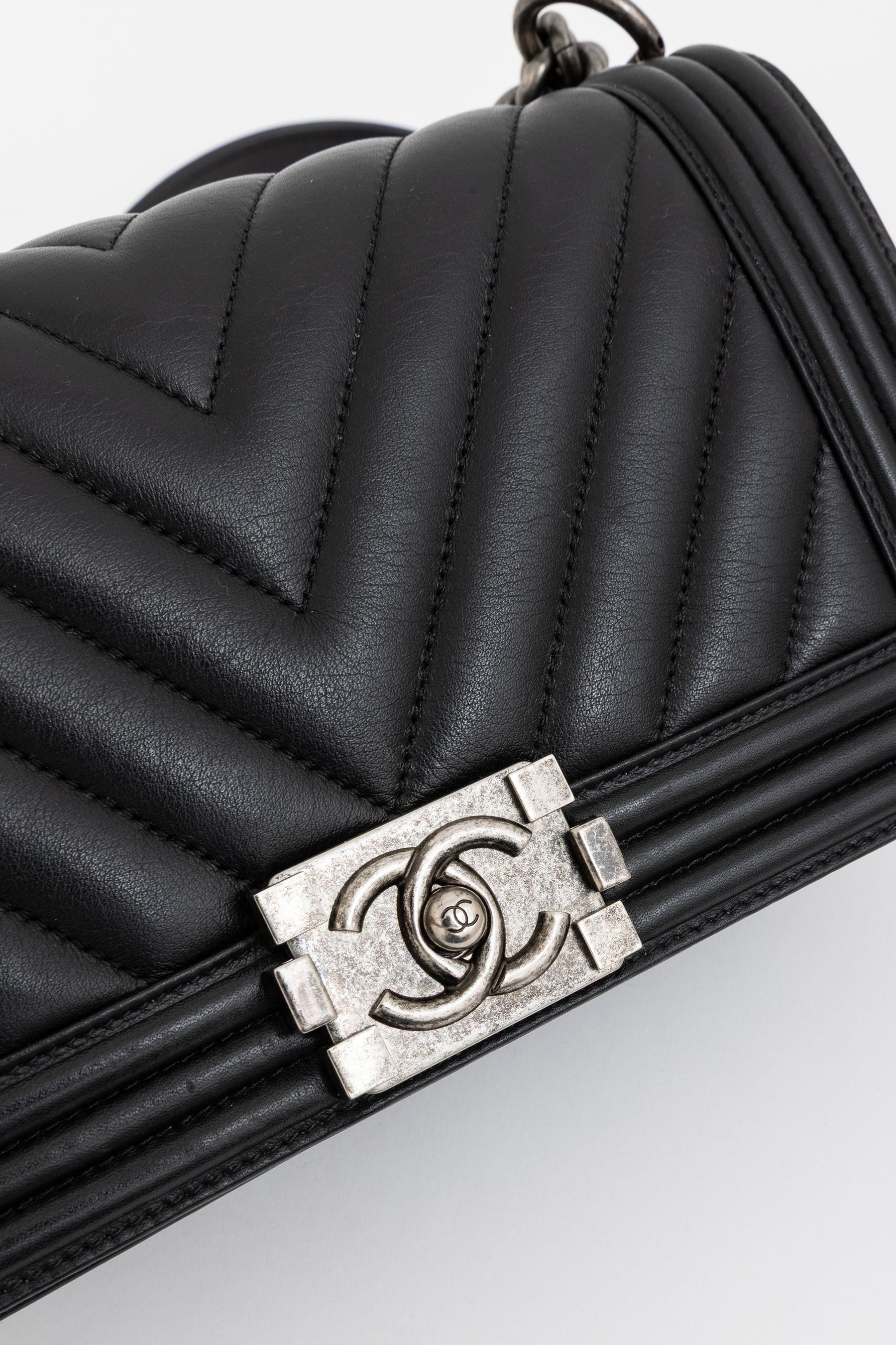 Chevron Quilted Medium Boy Bag