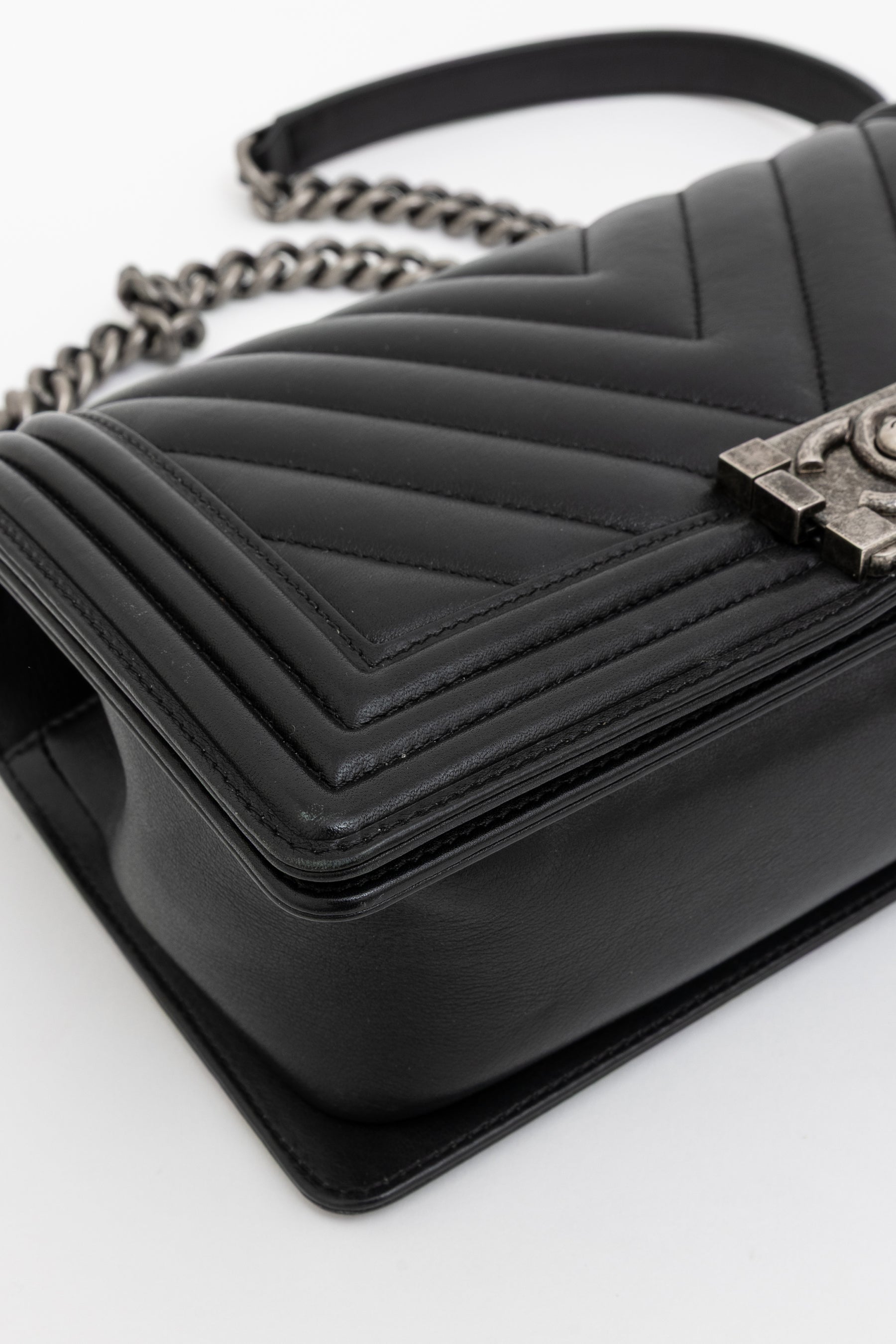 Chevron Quilted Medium Boy Bag