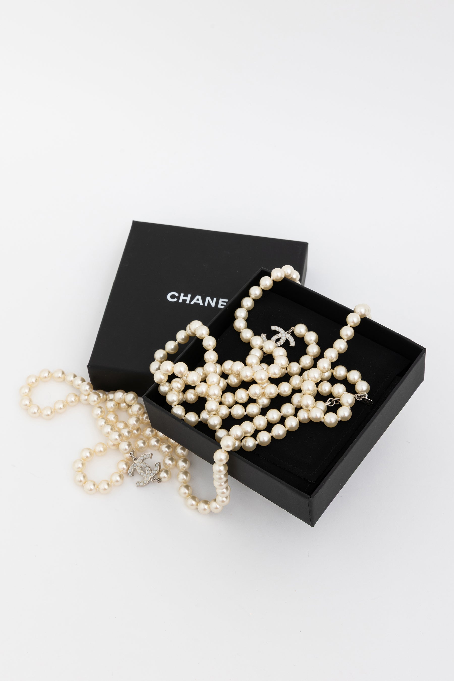 Faux Pearl Sautoir Logo Necklace