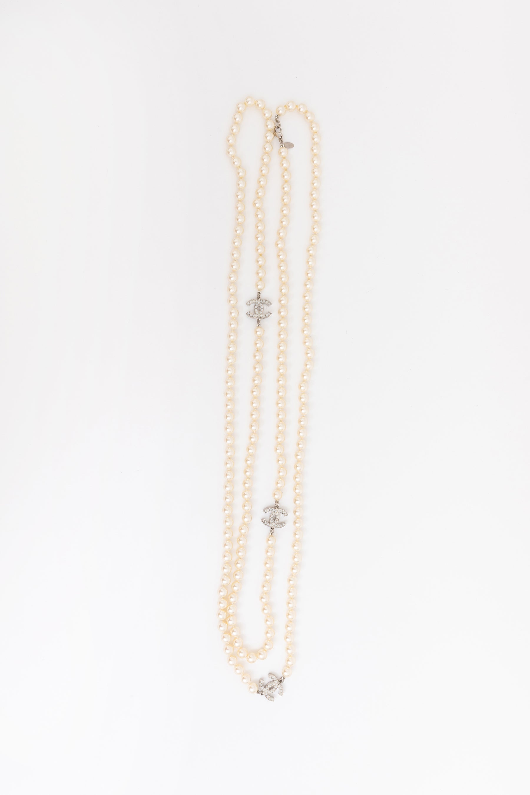 Faux Pearl Sautoir Logo Necklace