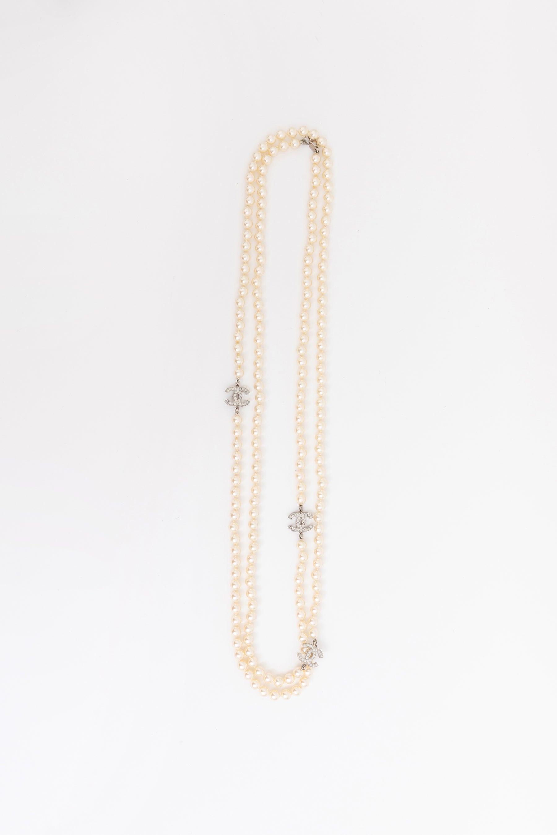 Faux Pearl Sautoir Logo Necklace