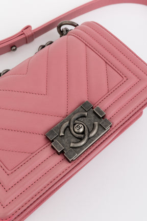 Chevron V-Stitch Small Boy Bag