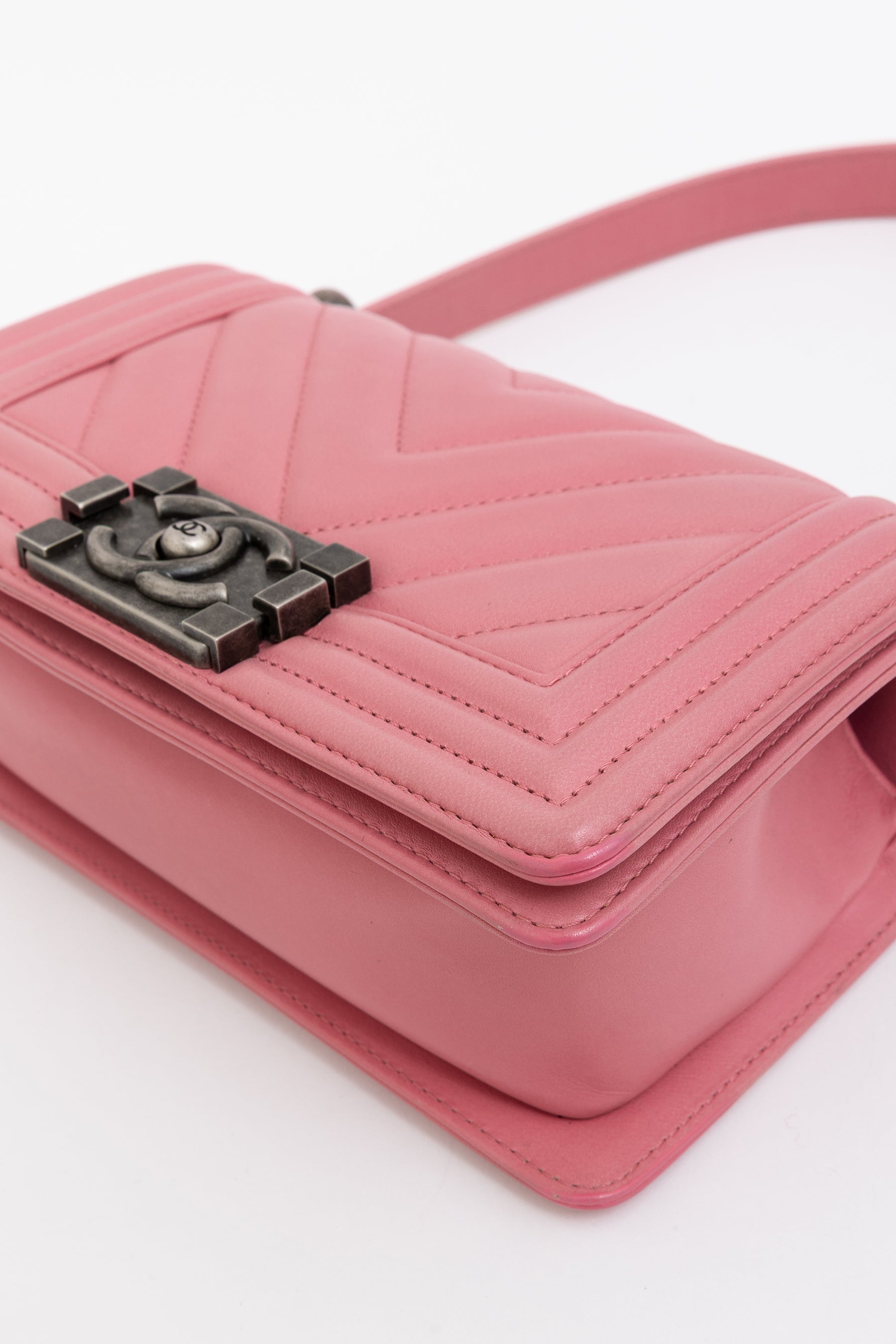 Chevron V-Stitch Small Boy Bag