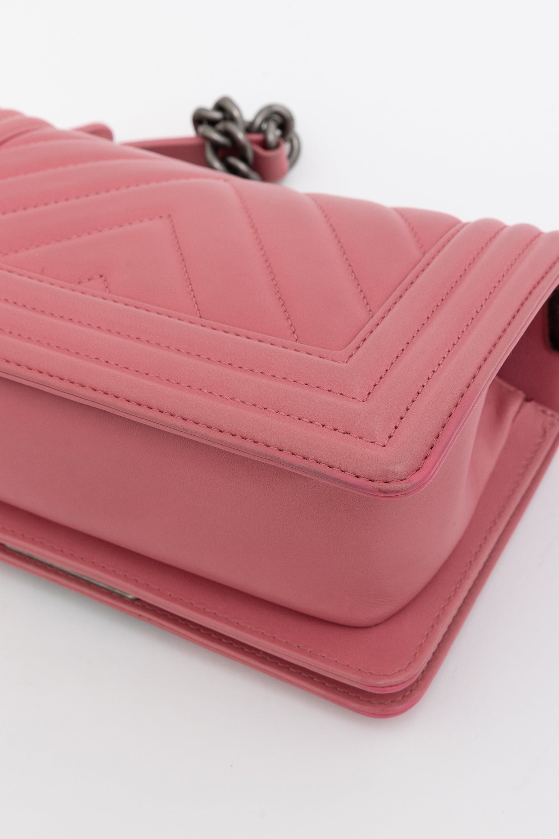 Chevron V-Stitch Small Boy Bag