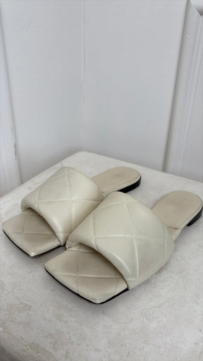 Bottega Veneta Cream Quilted Leather Lido Slides, 39.5