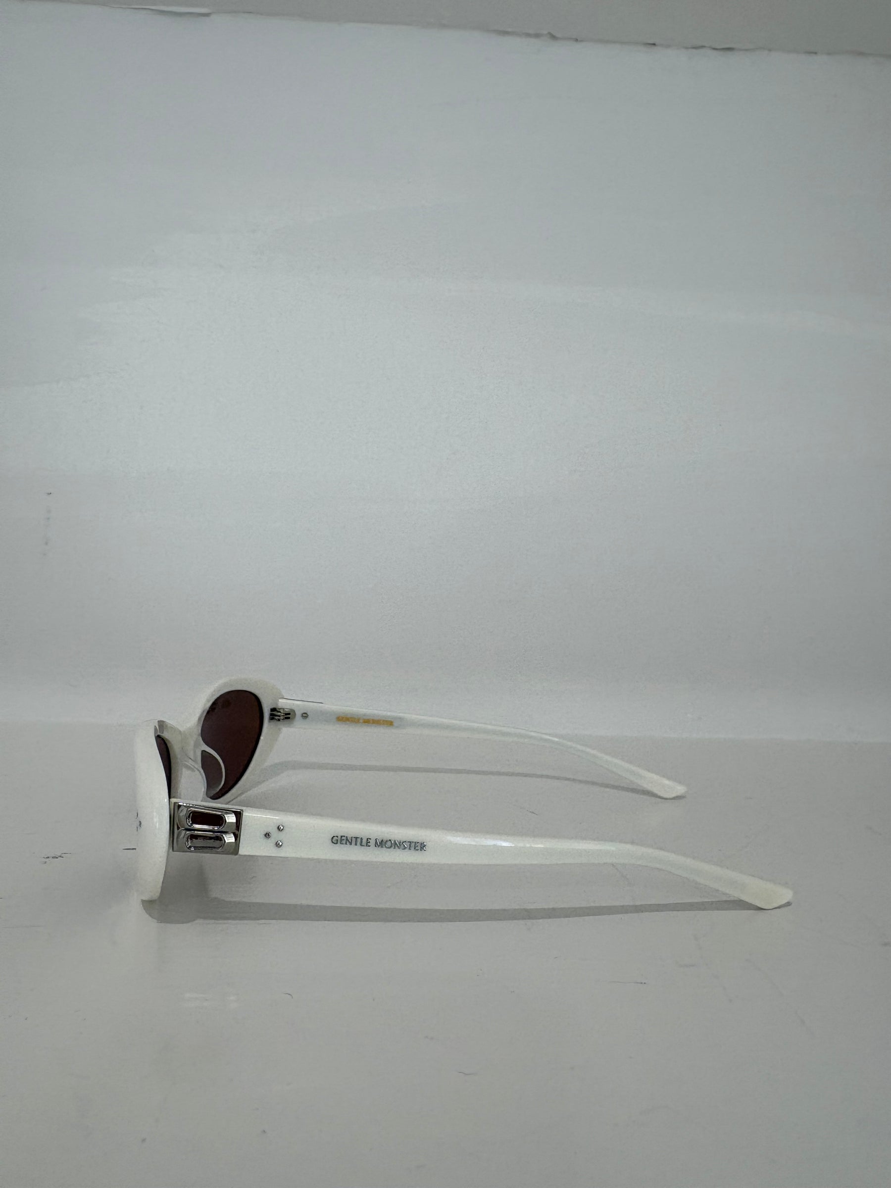 Gentle Monster White Cinnamon W2 Sunglasses