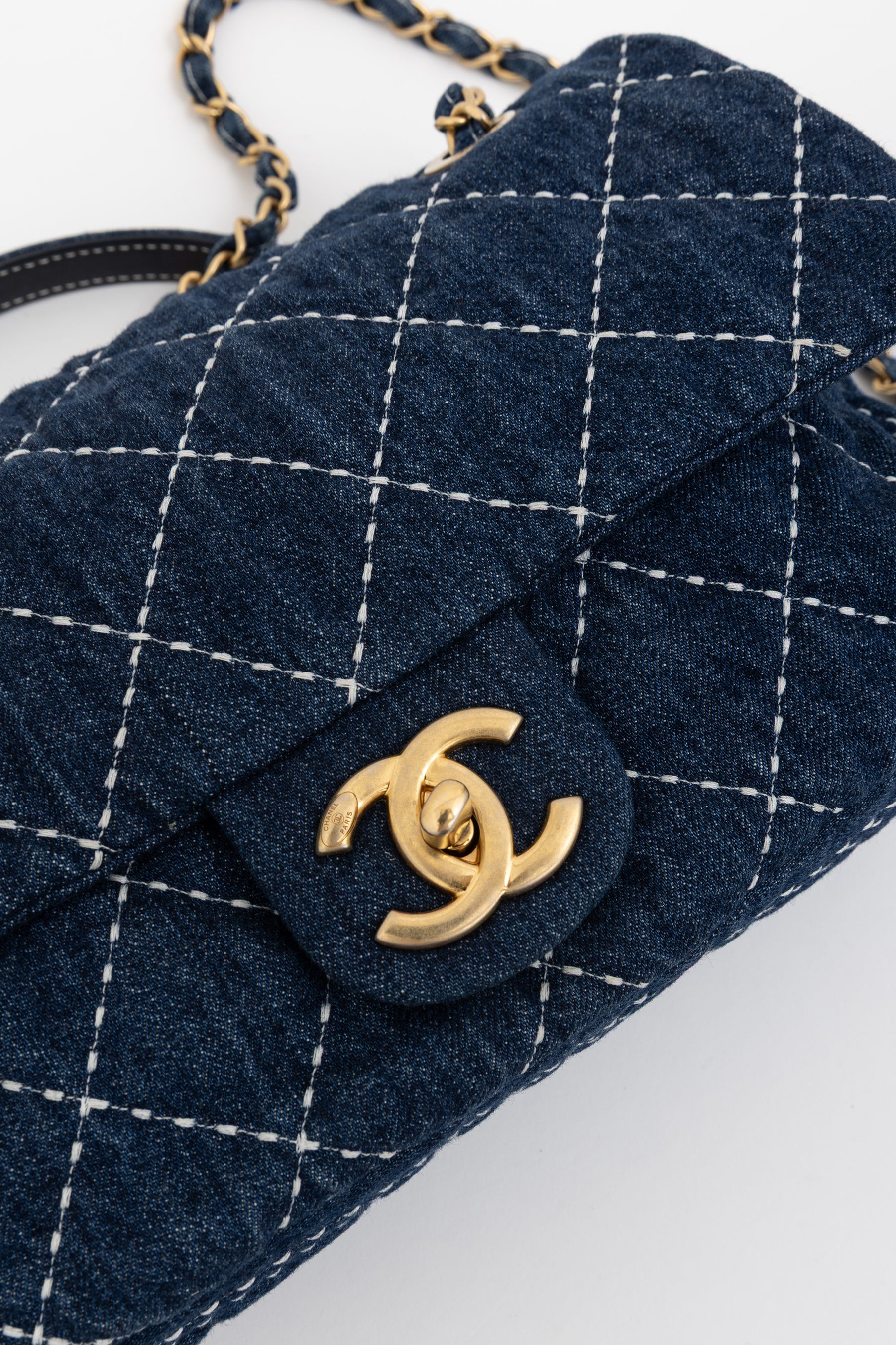 Medium Classic Flap