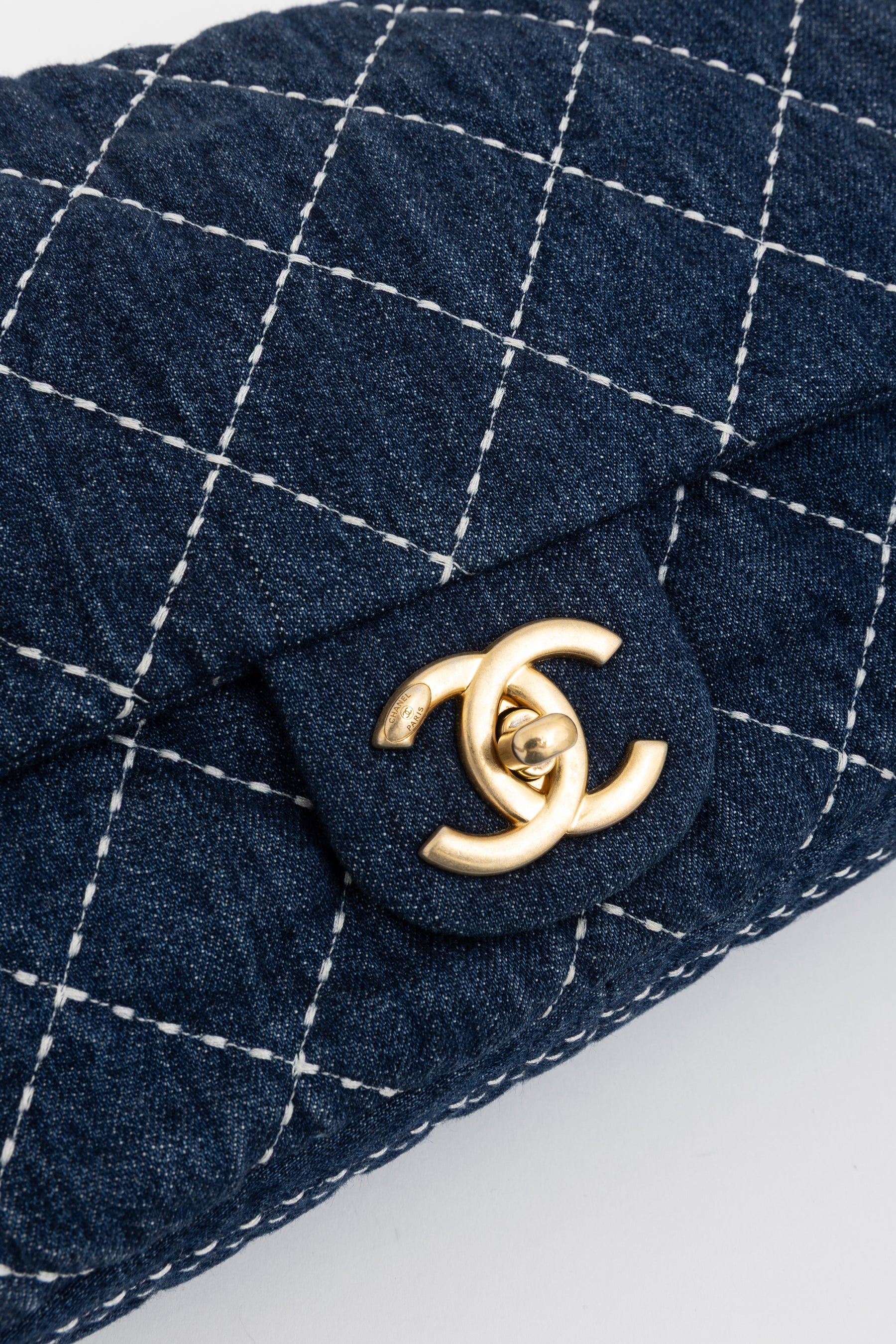 Medium Classic Flap