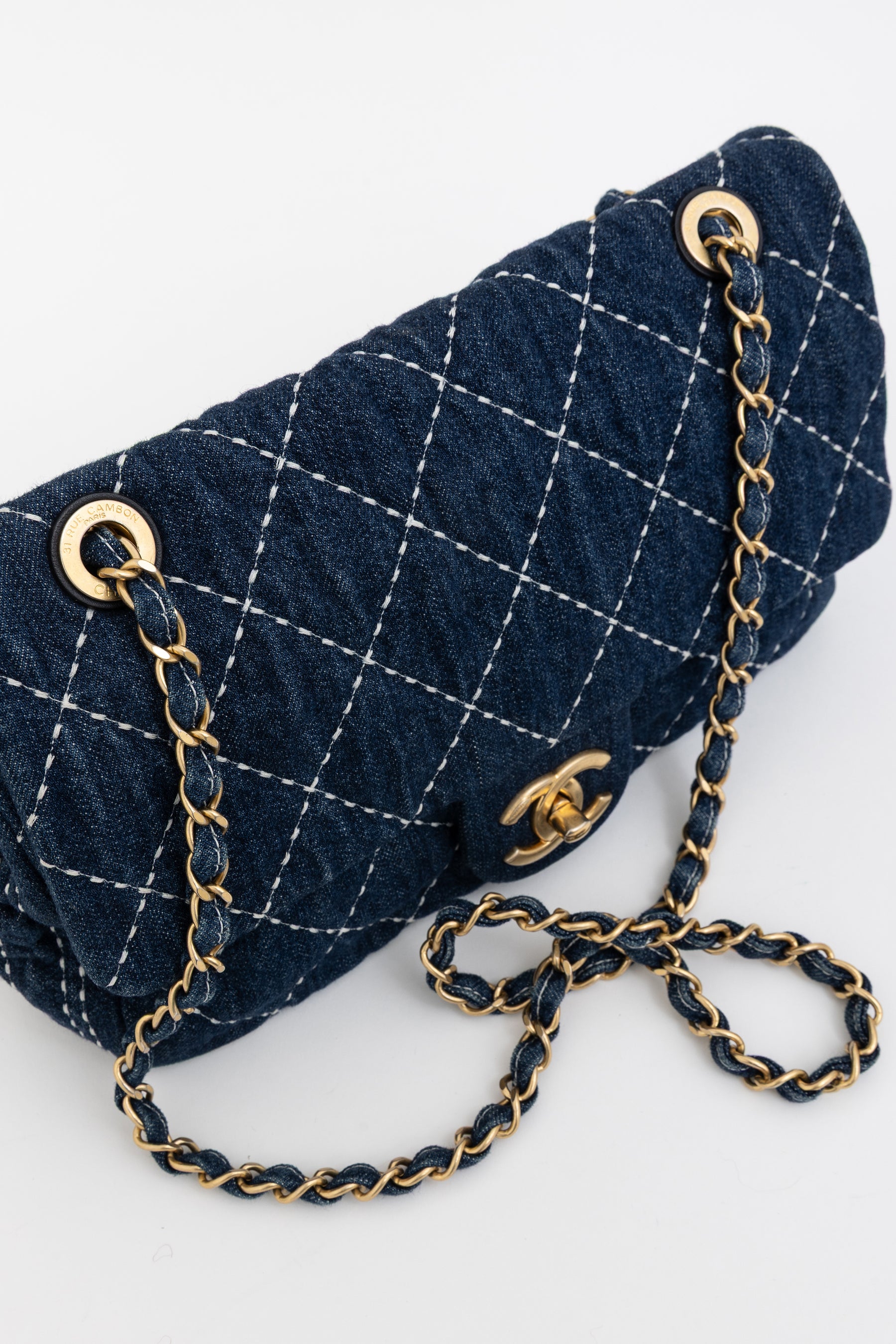 Medium Classic Flap