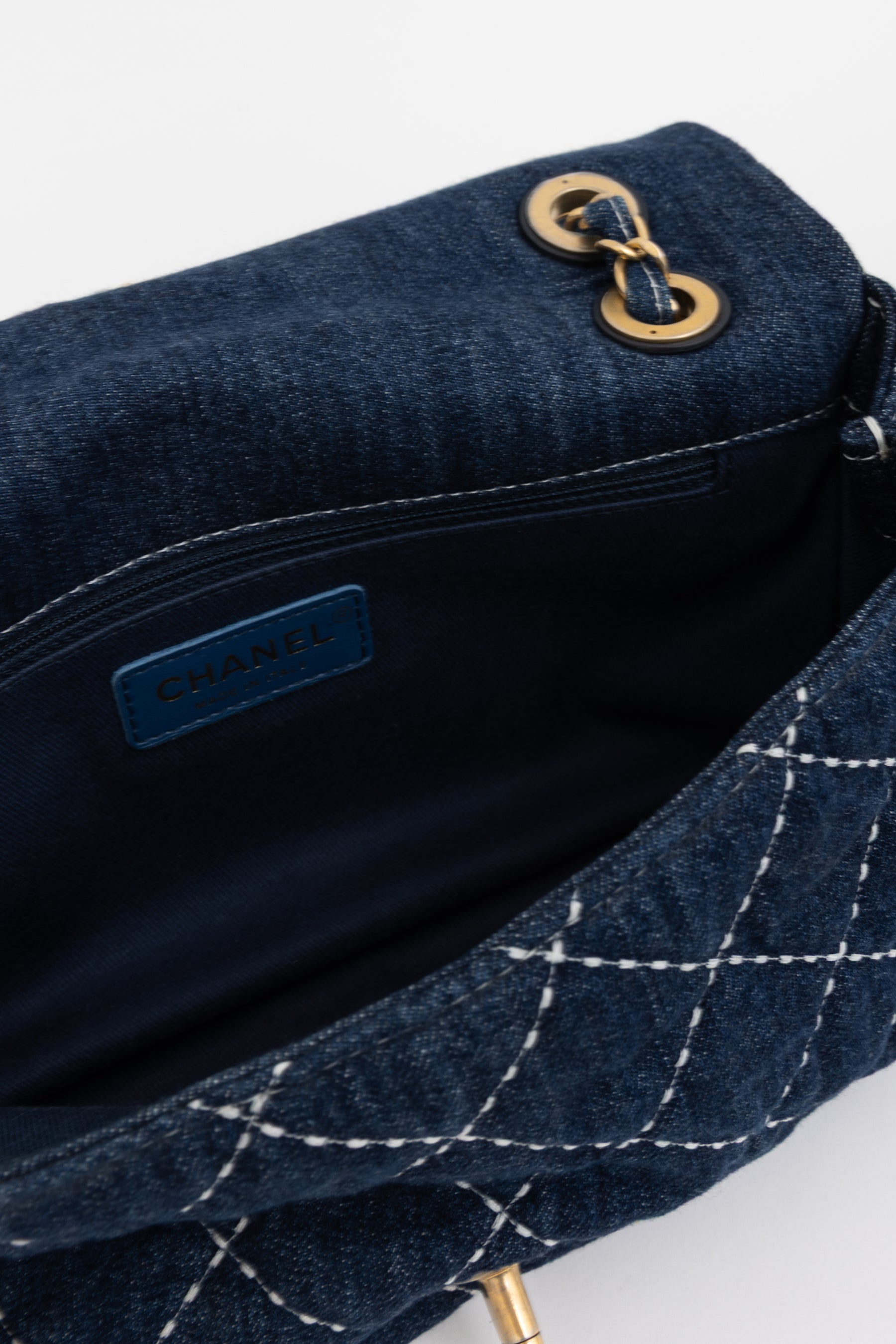 Medium Classic Flap