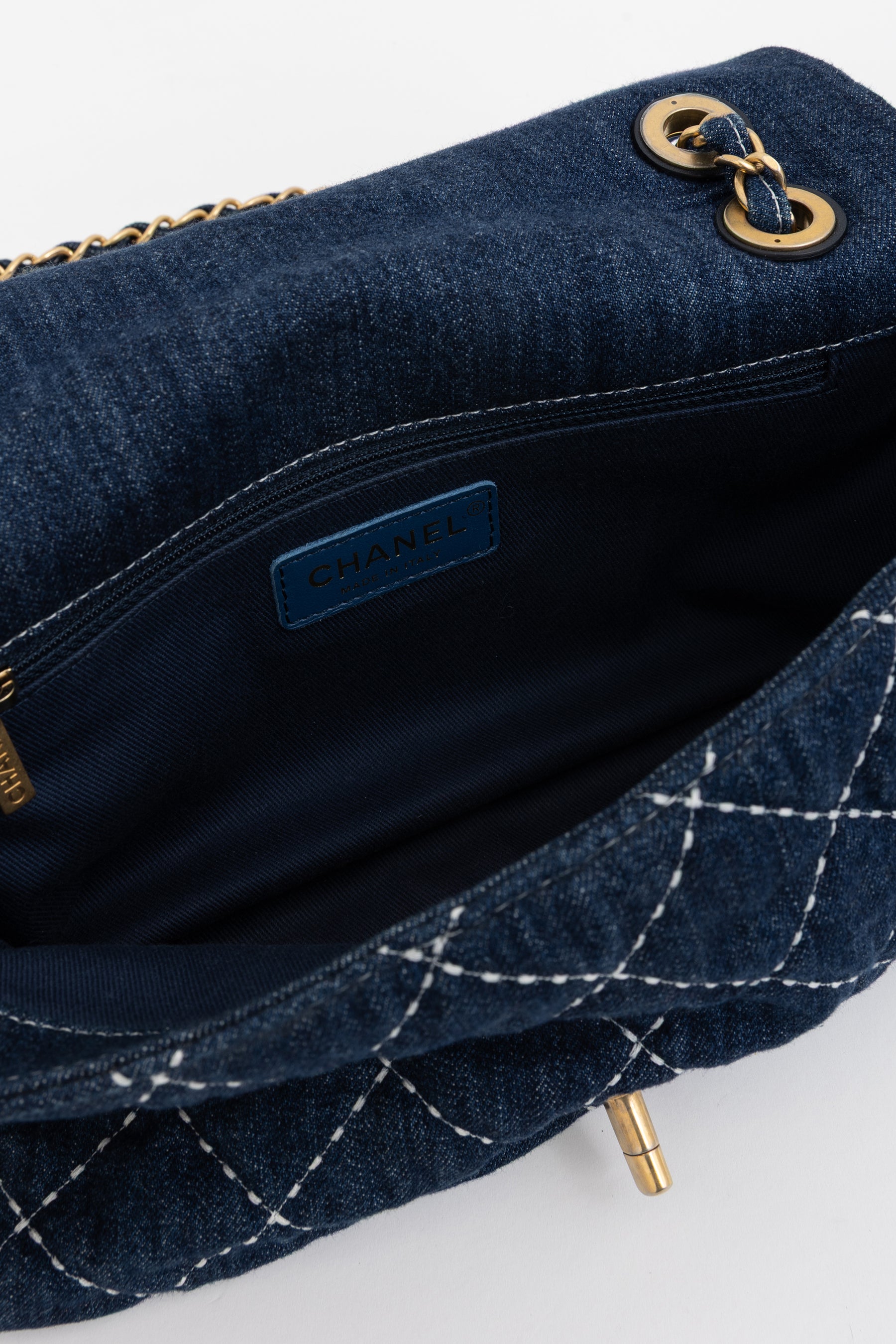 Medium Classic Flap
