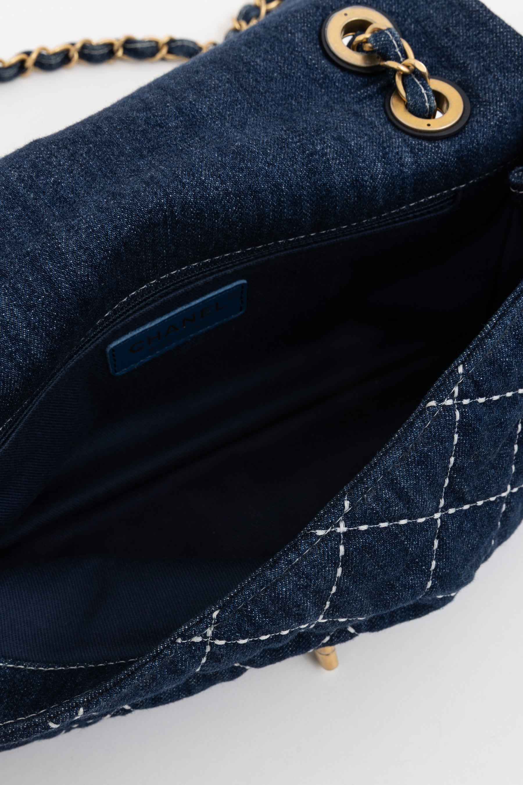 Medium Classic Flap