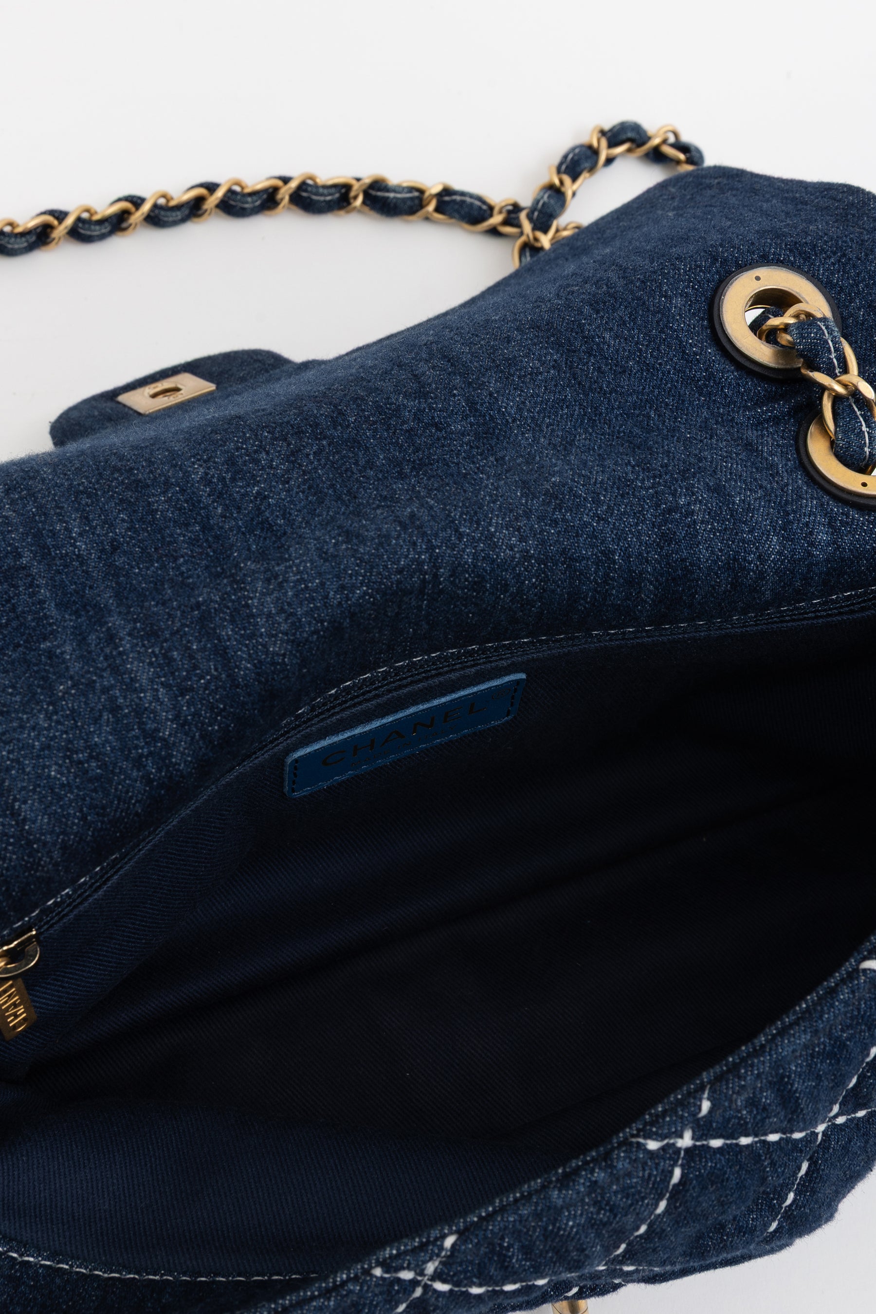 Medium Classic Flap