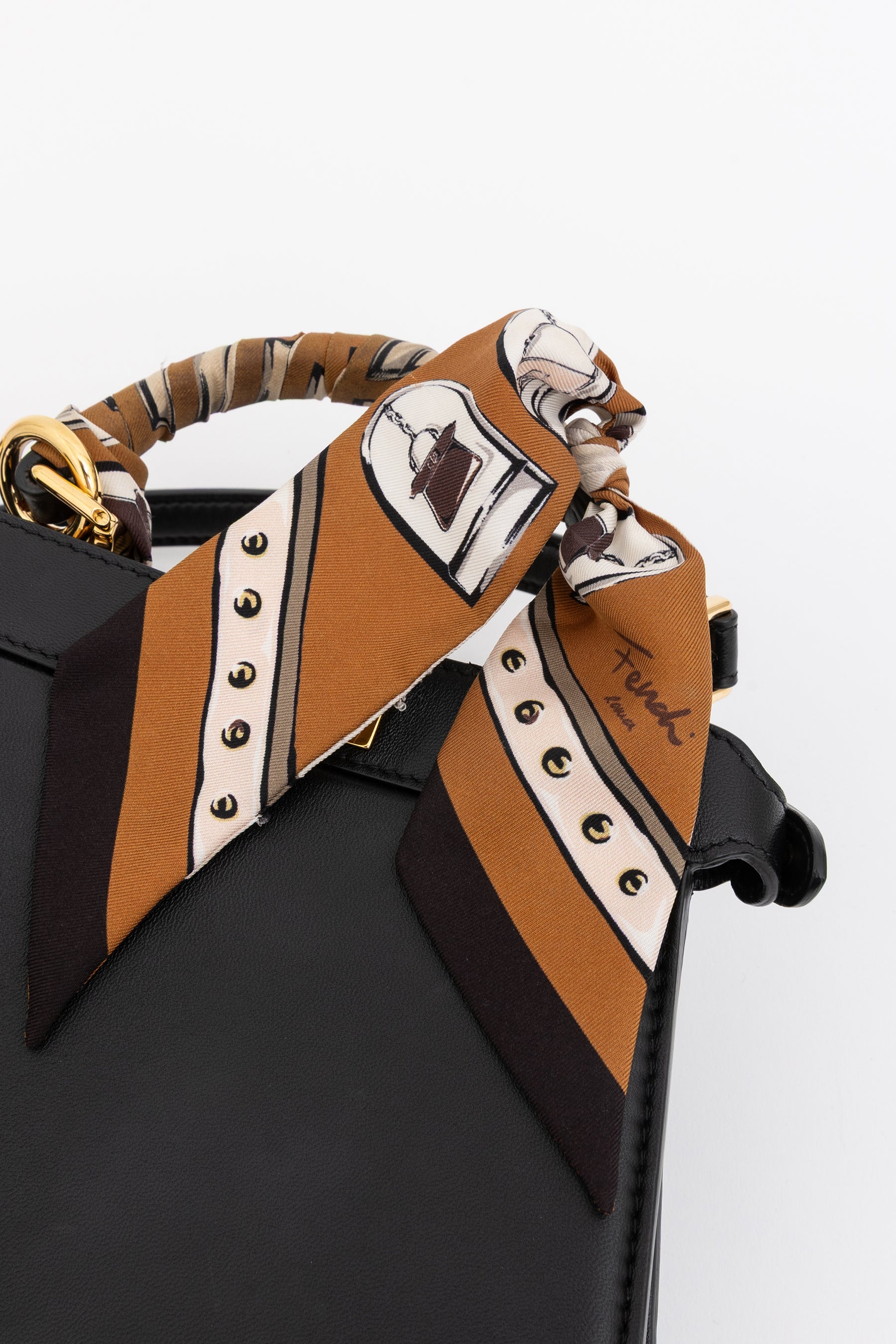 Peekaboo ISeeU Petite Bag with Wrappy