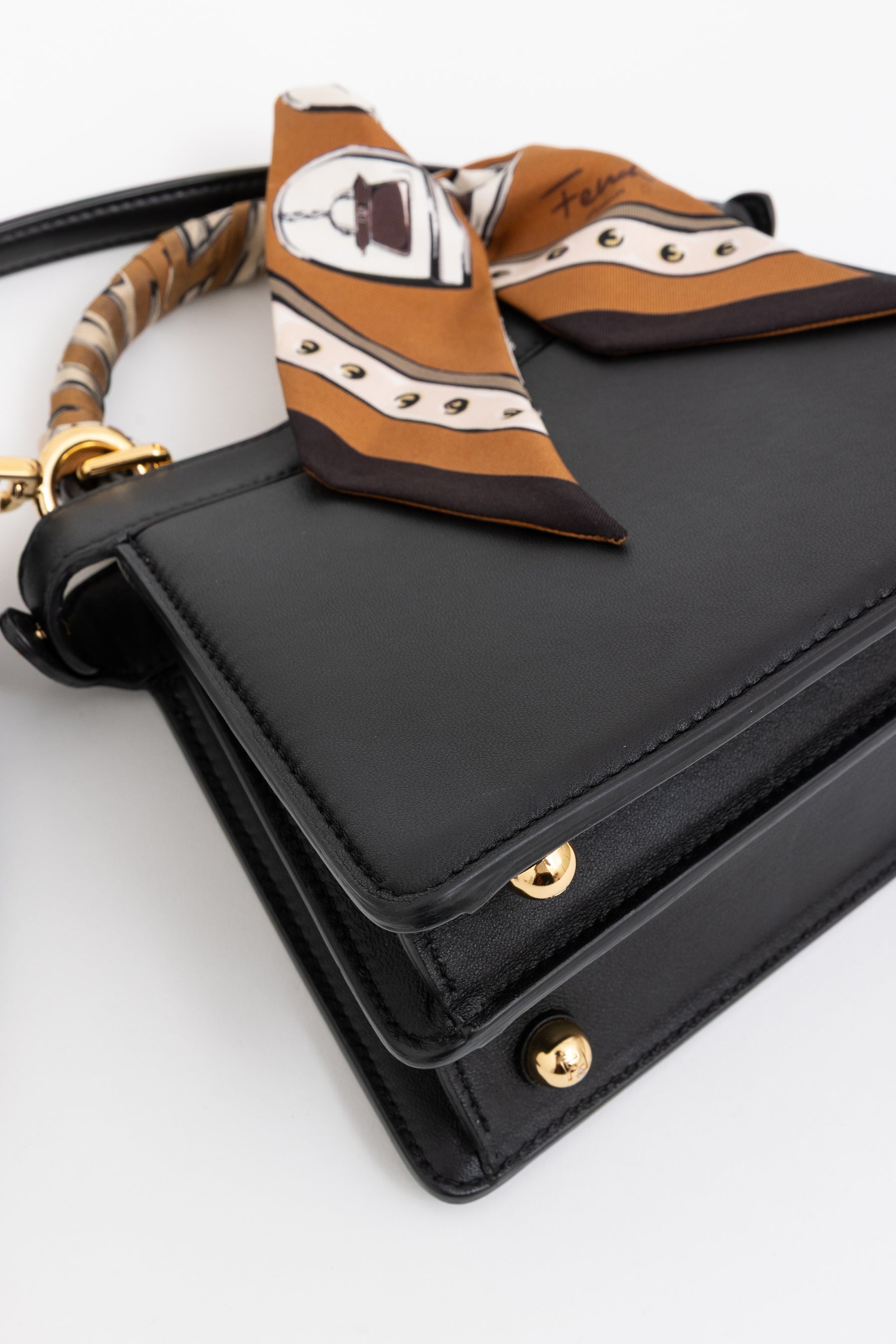 Peekaboo ISeeU Petite Bag with Wrappy