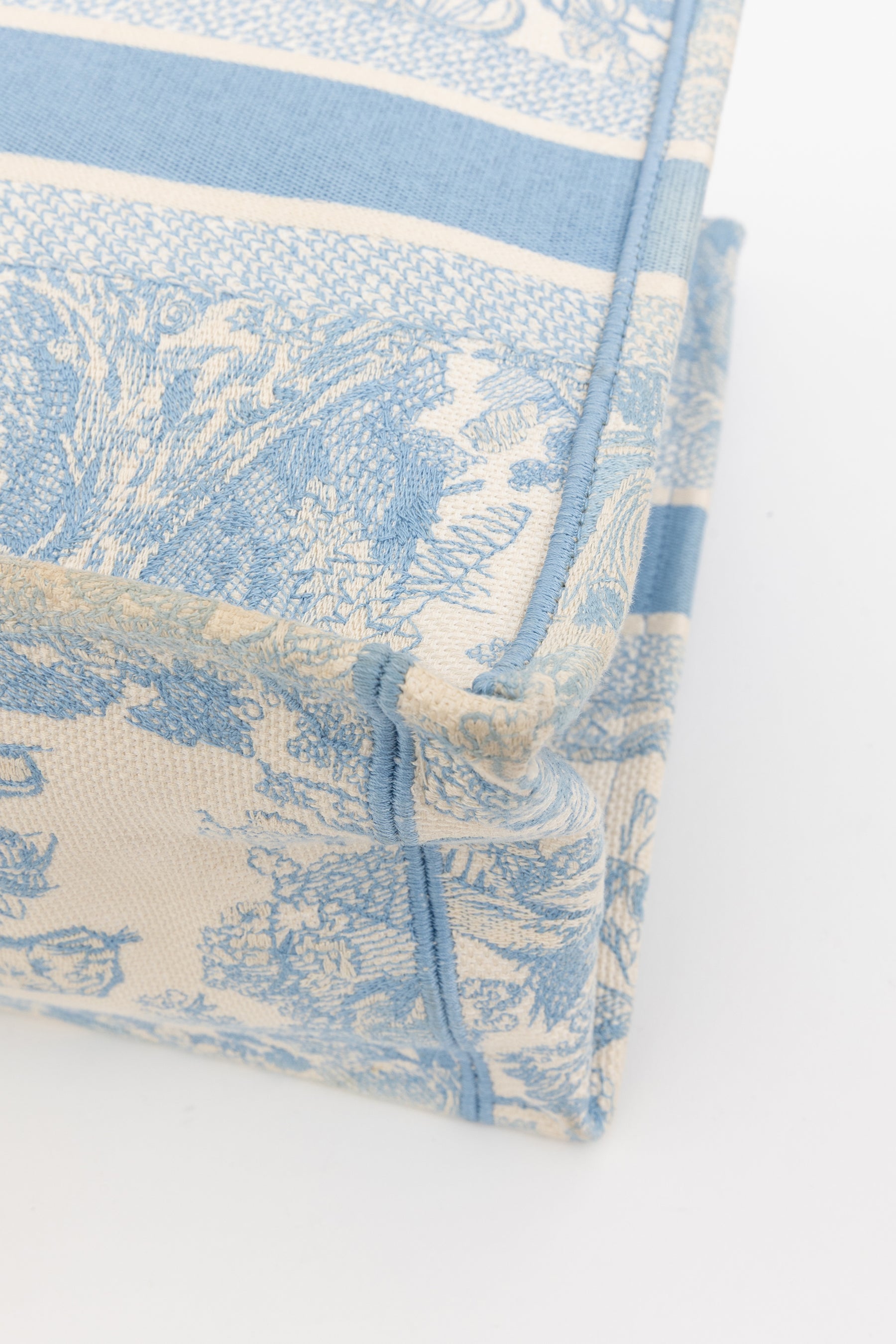 Medium Book Tote