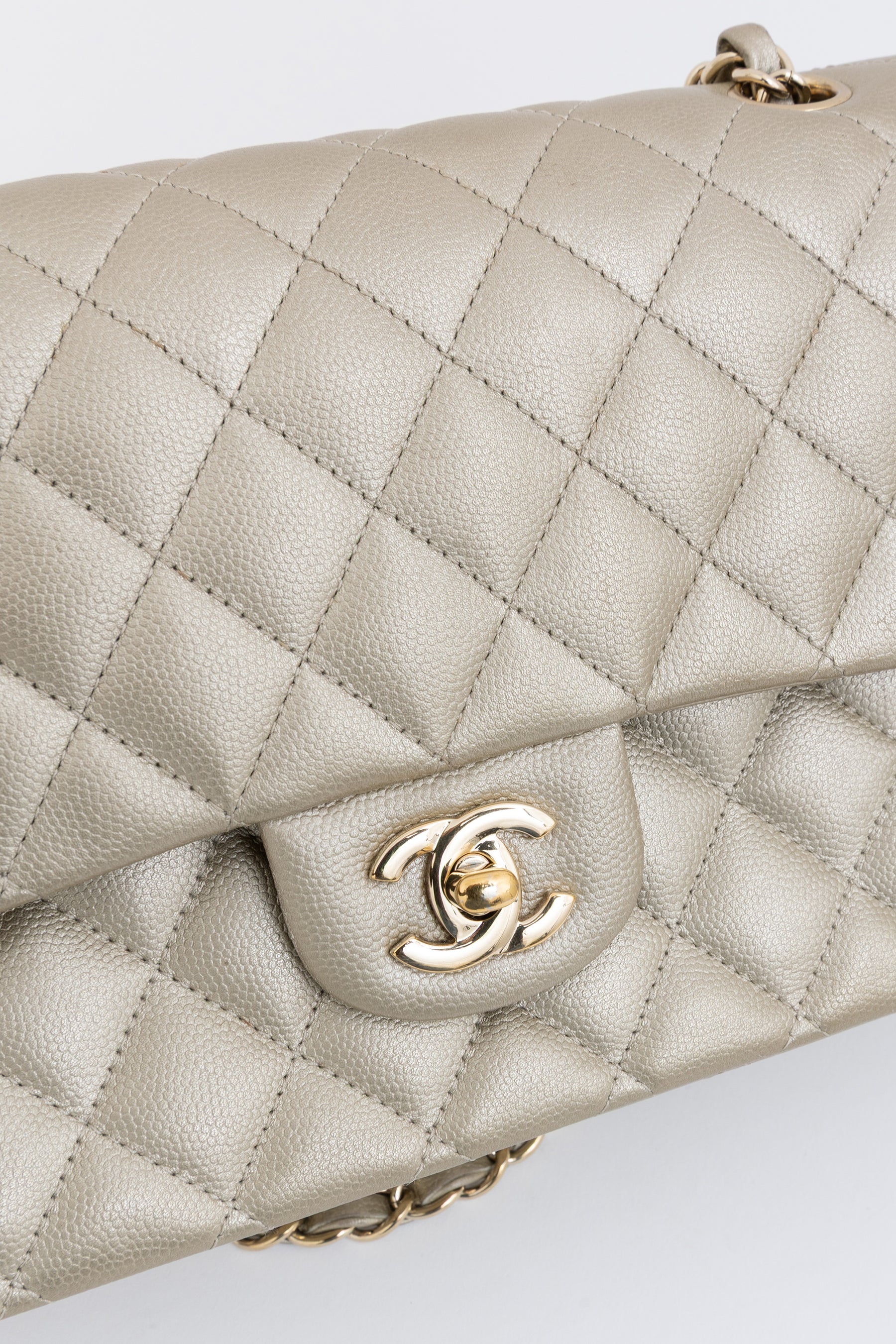 Medium Classic Double Flap