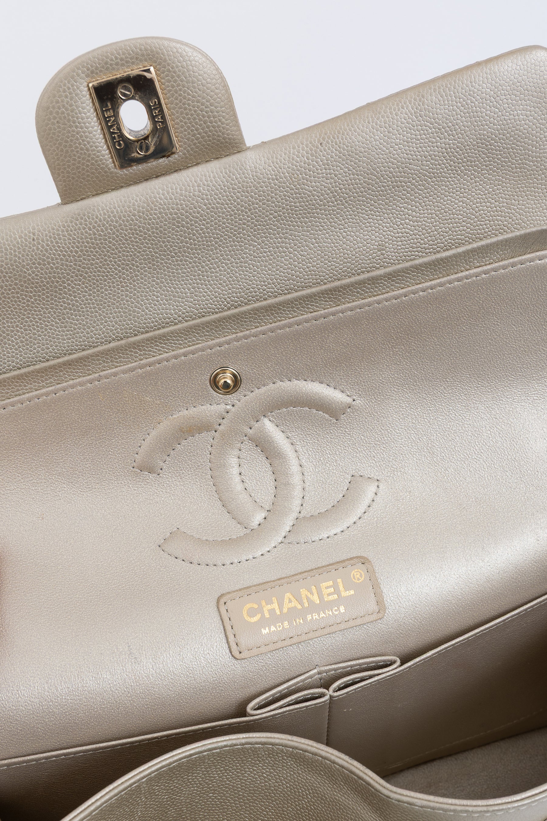 Medium Classic Double Flap