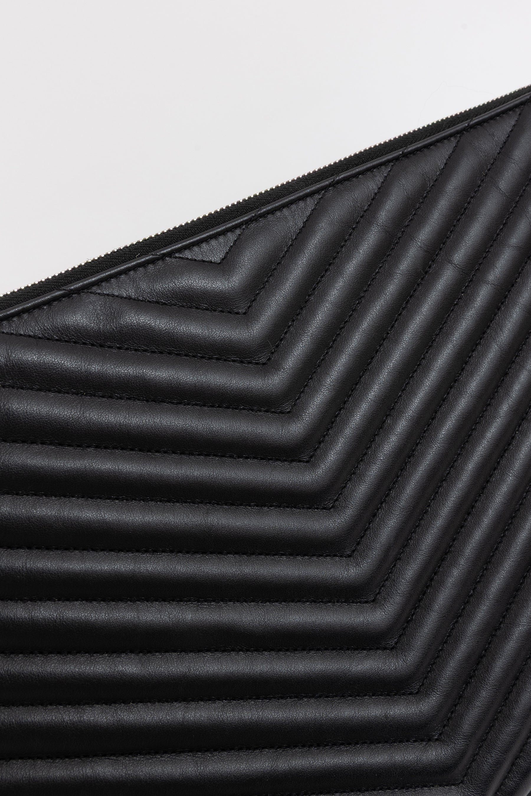 Cassandre Matelassé Tablet Pouch