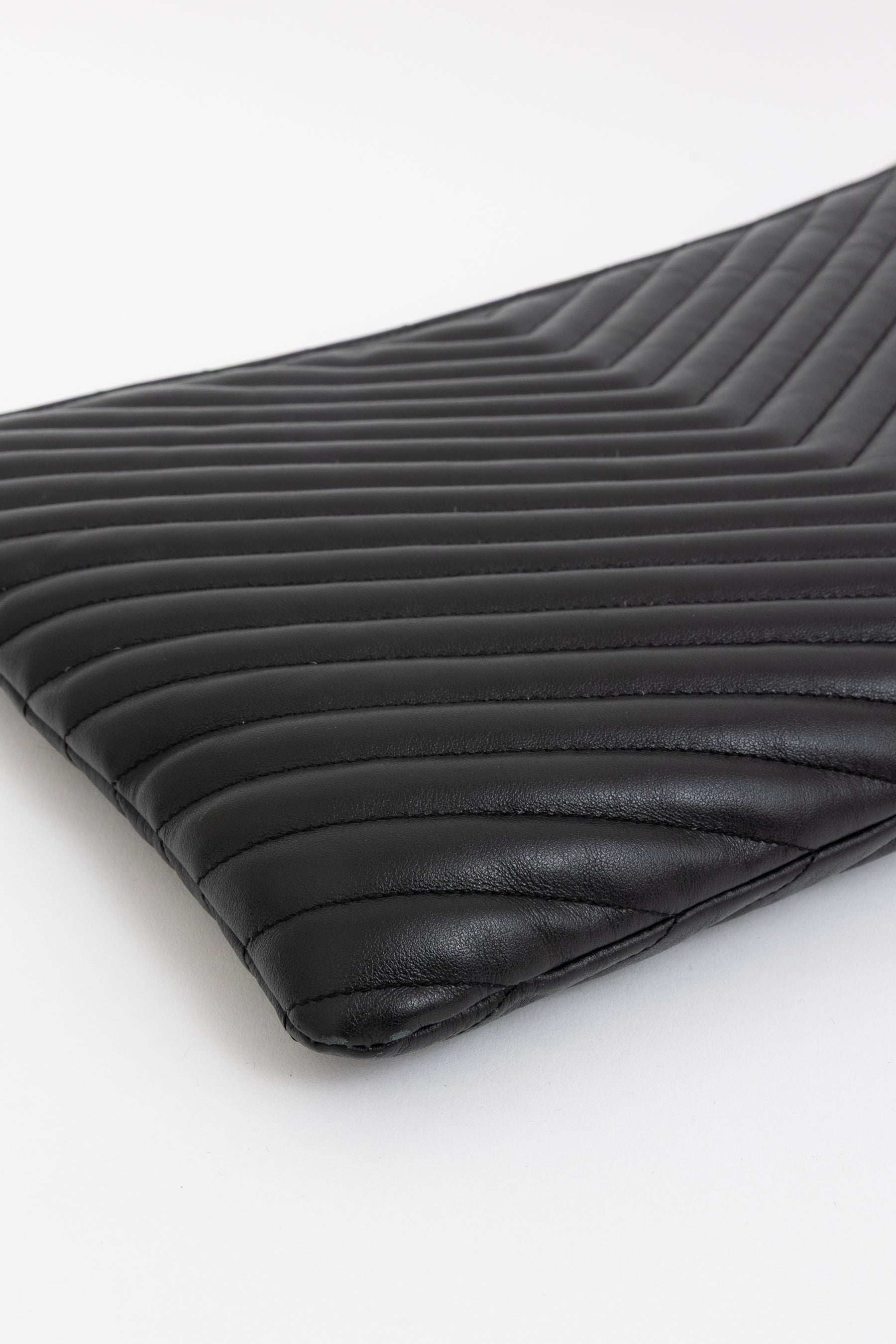 Cassandre Matelassé Tablet Pouch