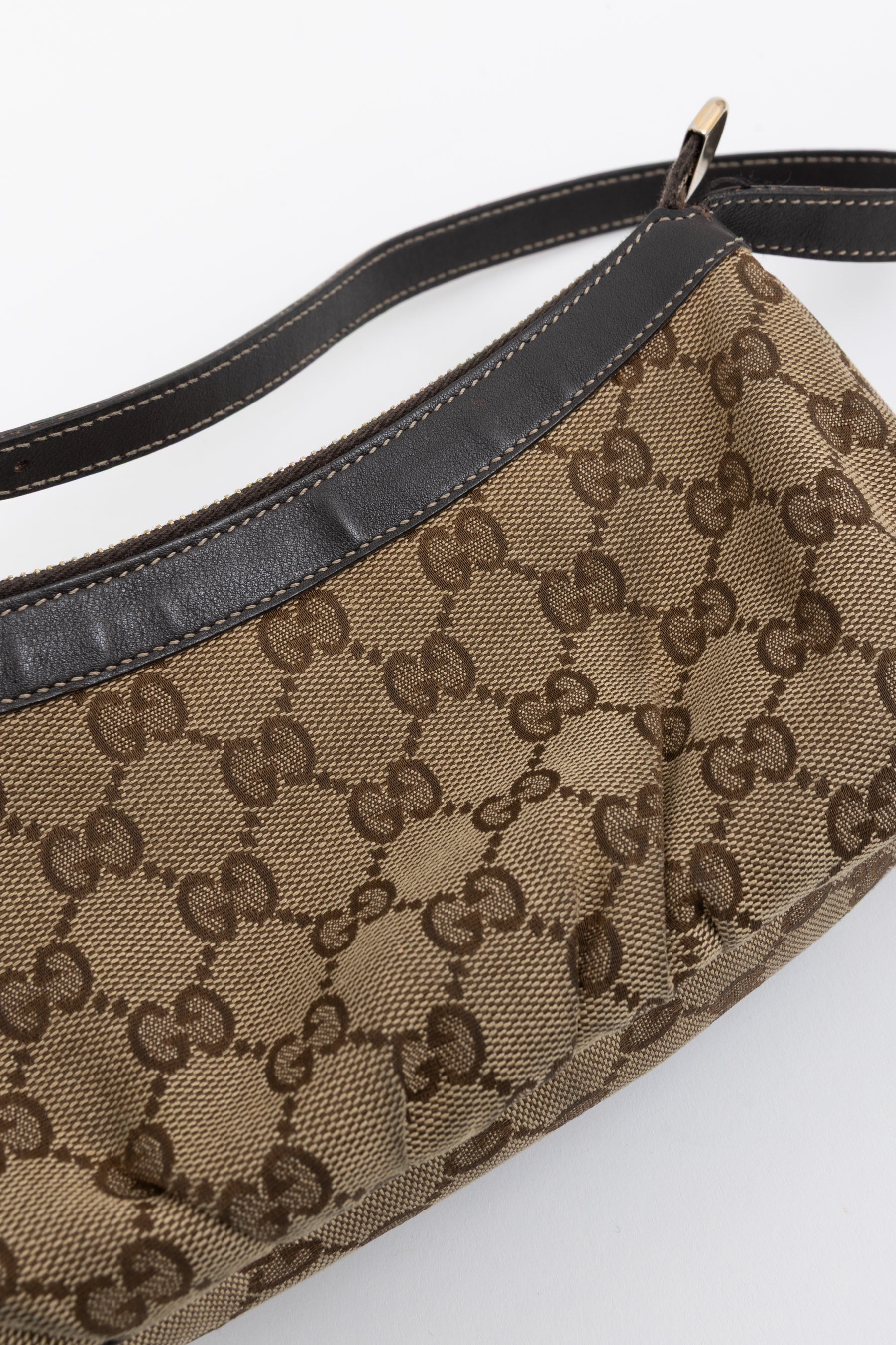 Interlocking G Heart Pochette