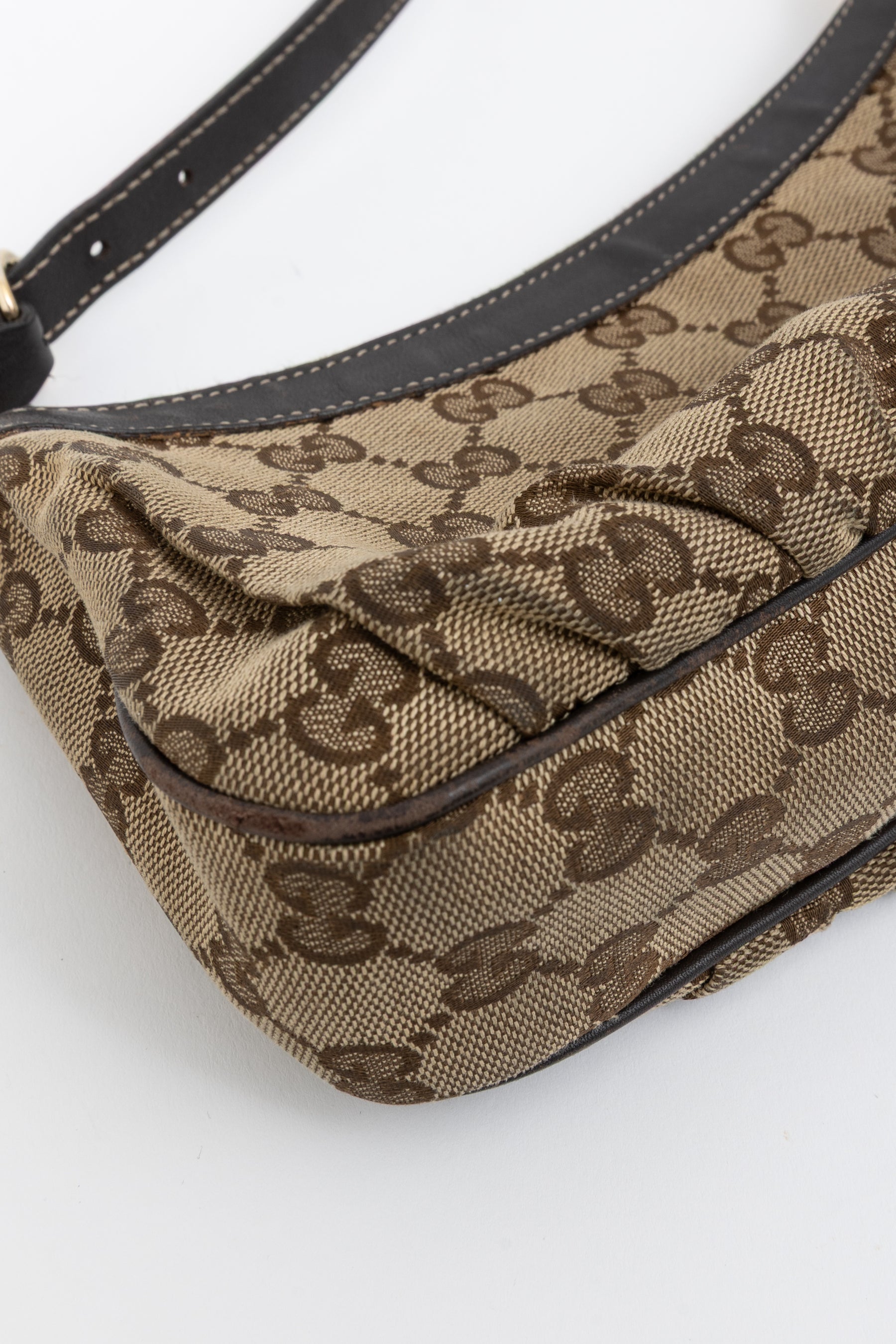Interlocking G Heart Pochette