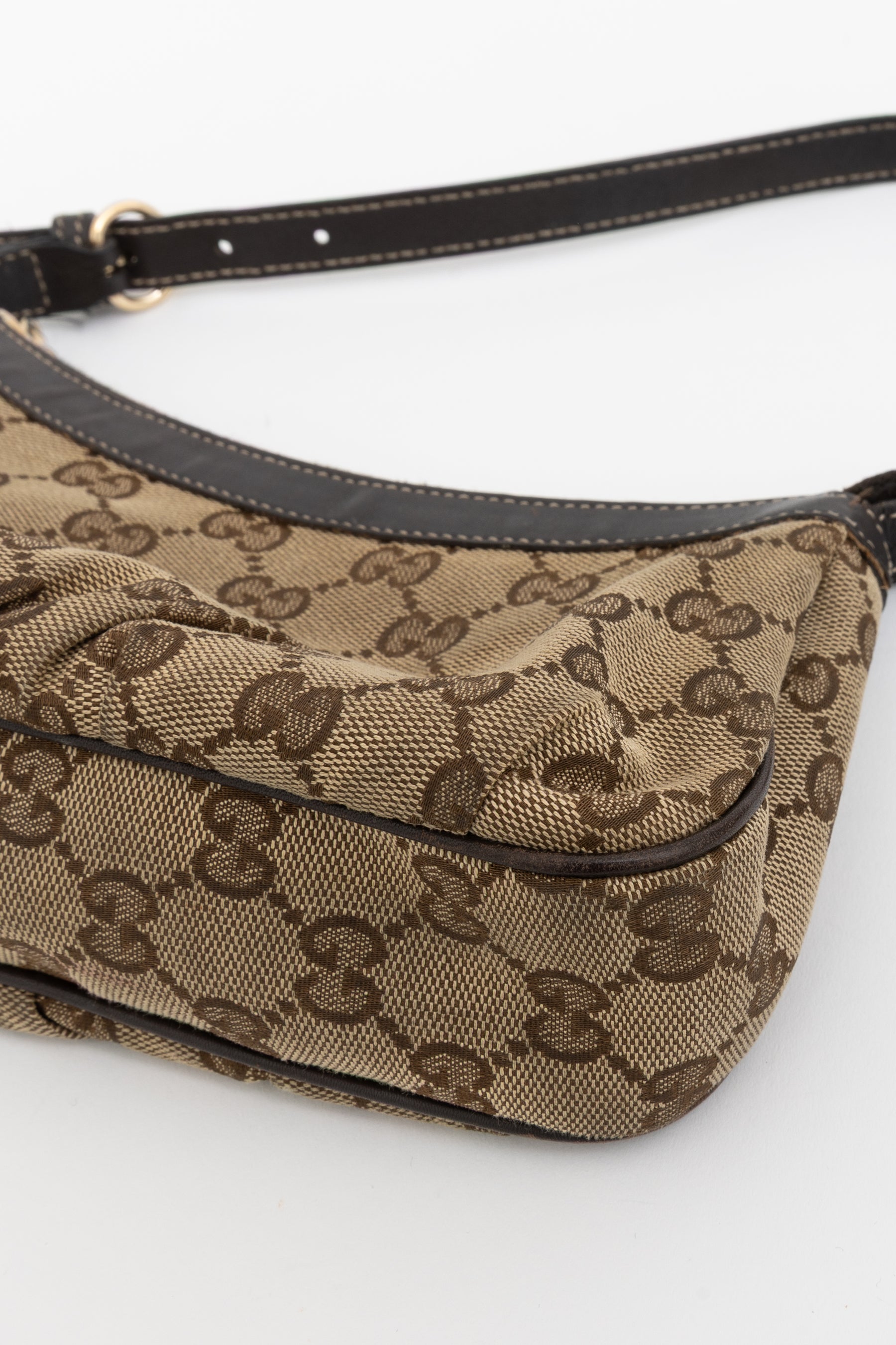 Interlocking G Heart Pochette