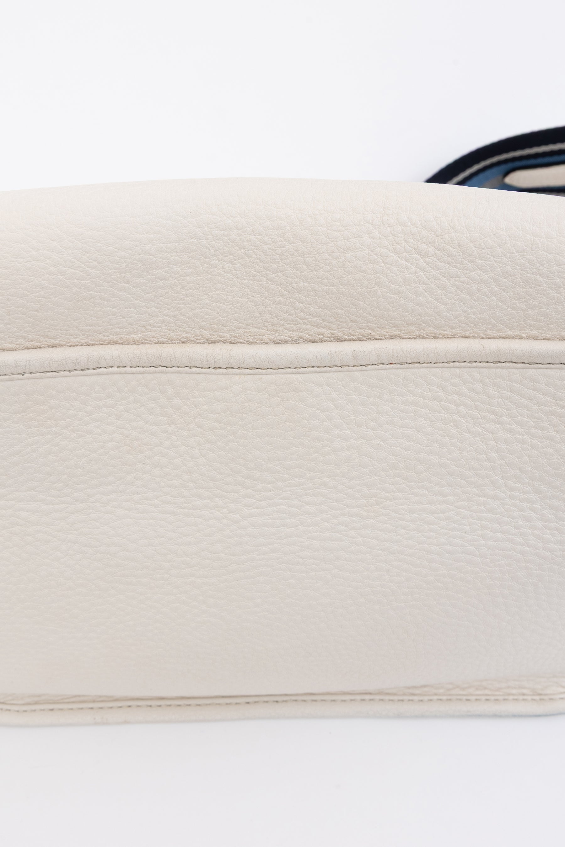 Vitello Daino Shoulder Bag