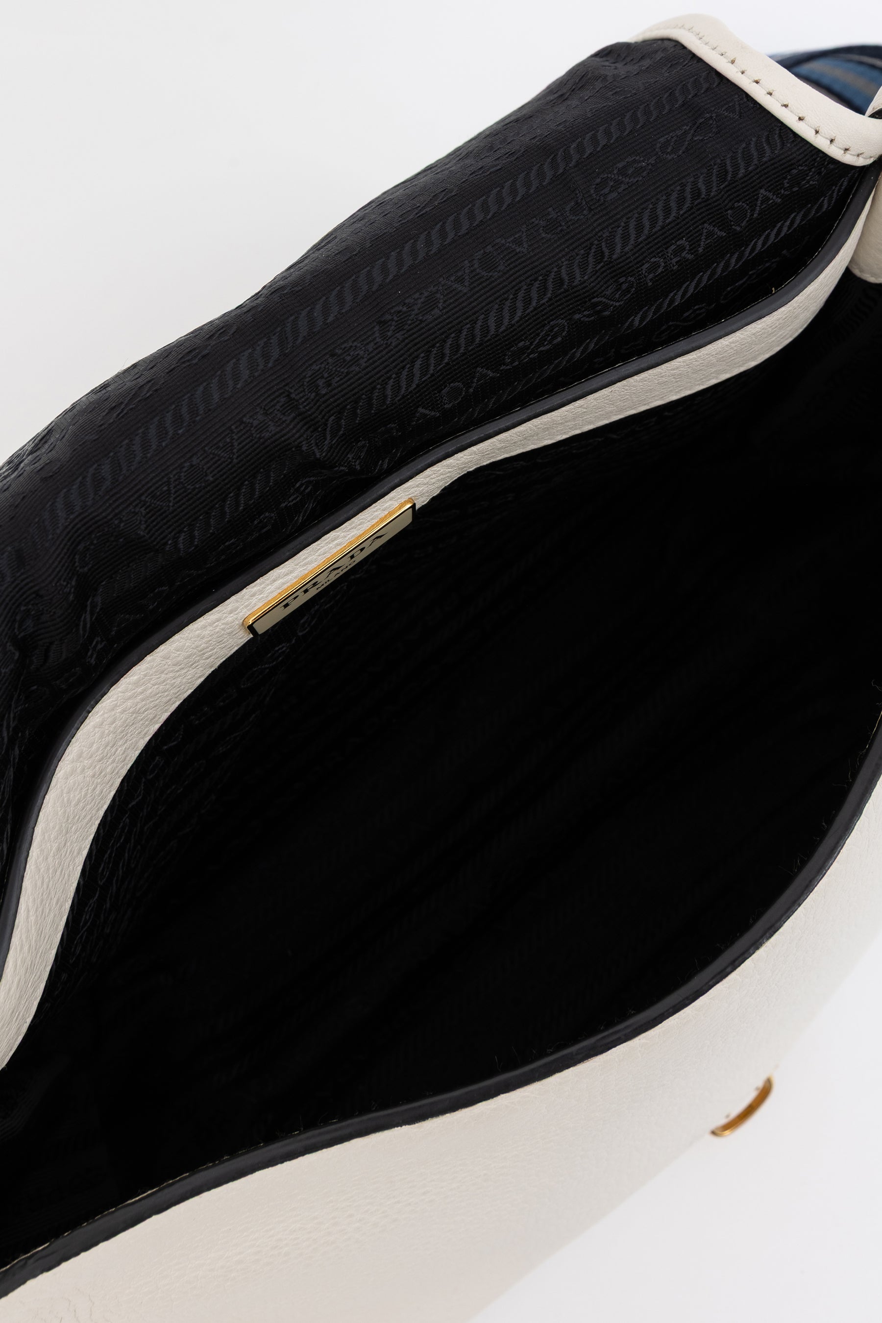 Vitello Daino Shoulder Bag