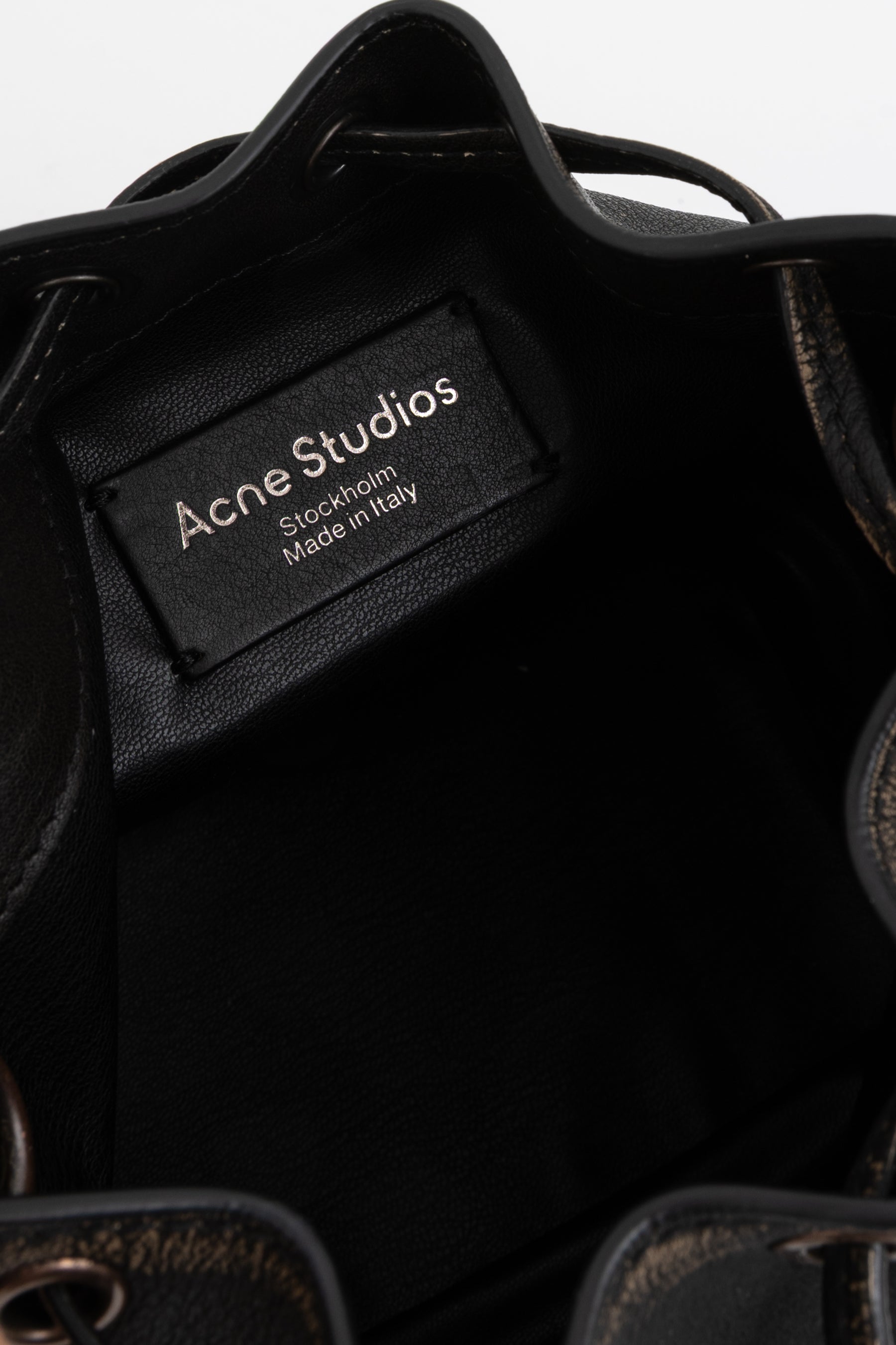 Multipocket Mini Bucket Bag