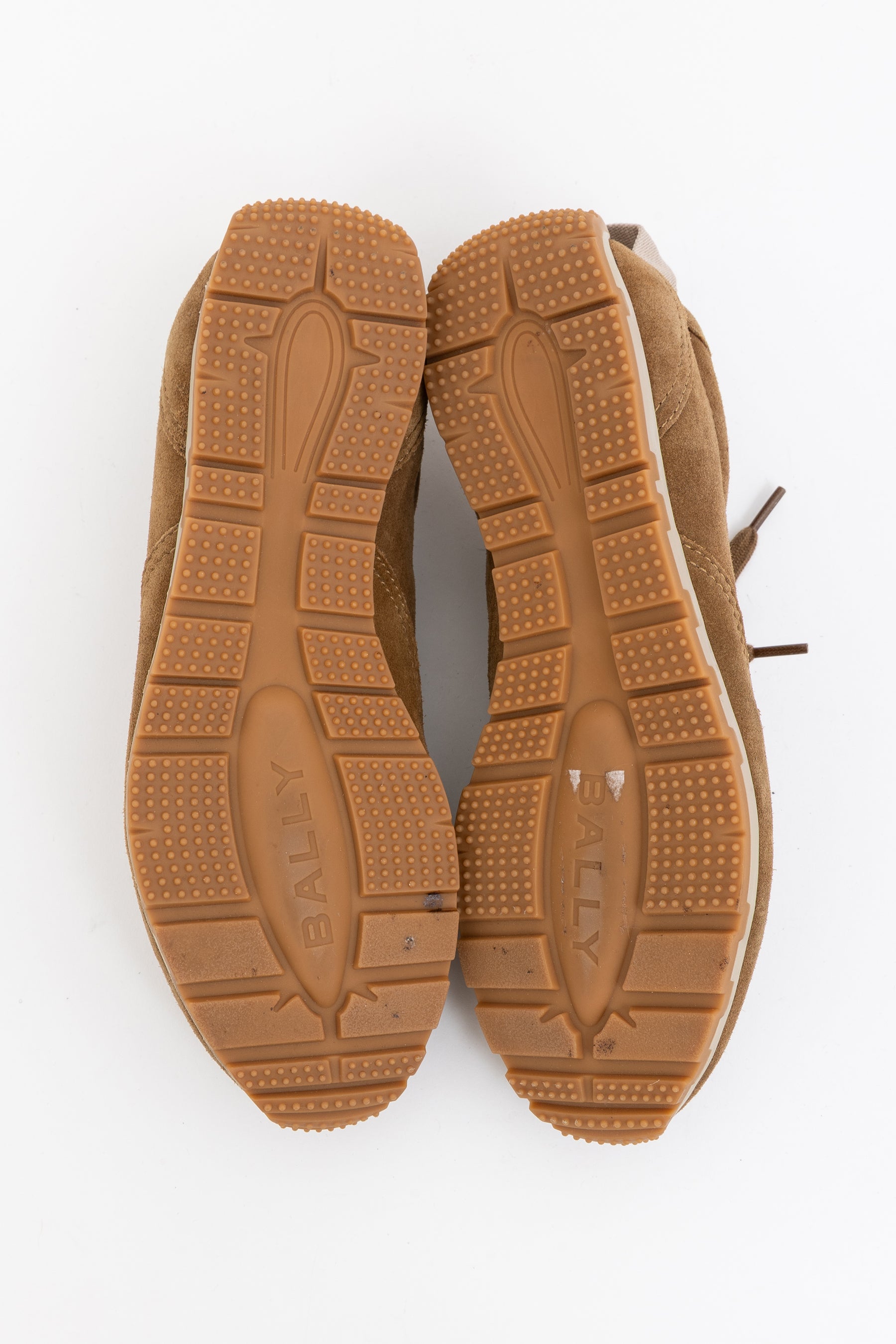 Quest Sneakers