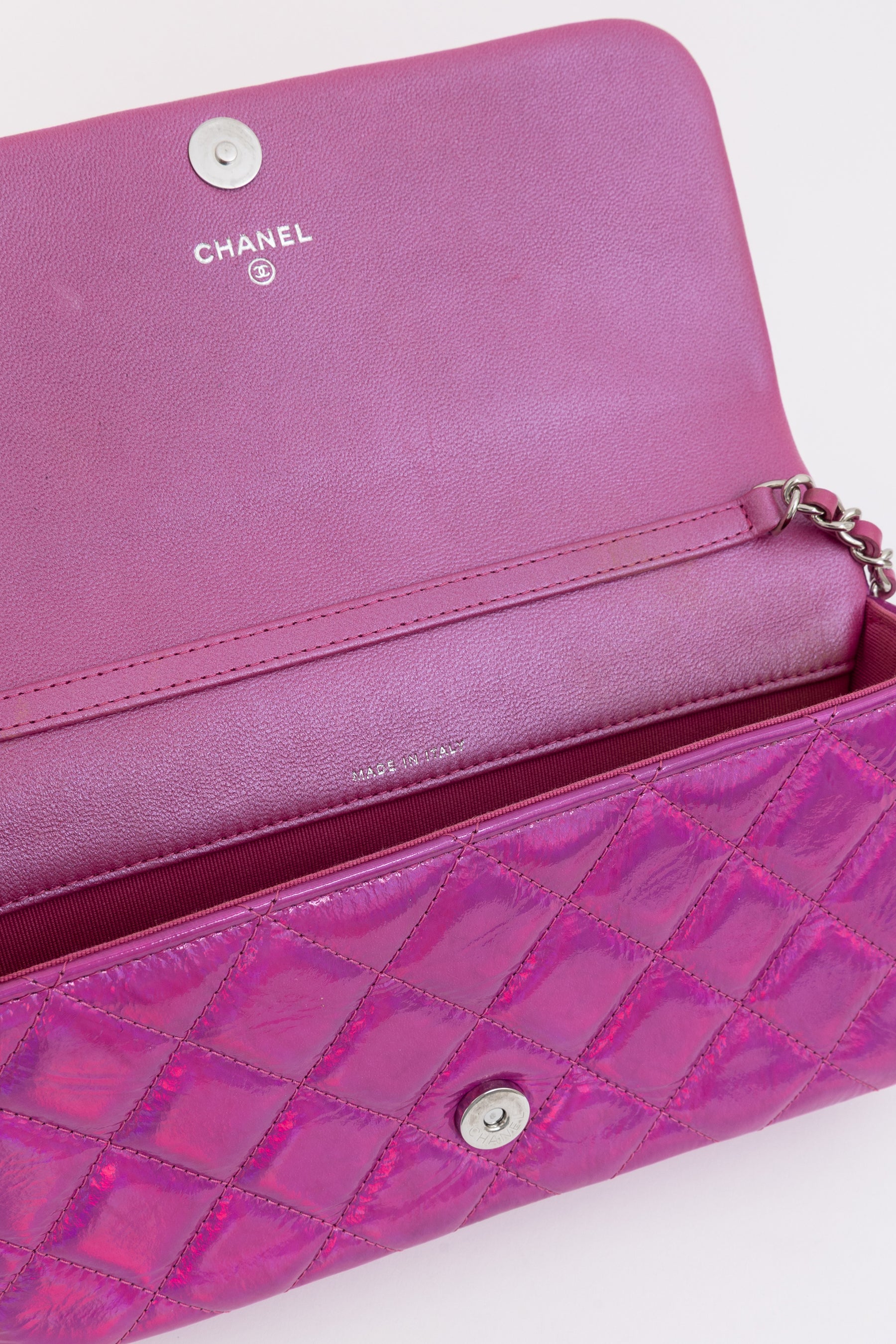 Iridescent Wallet on Chain