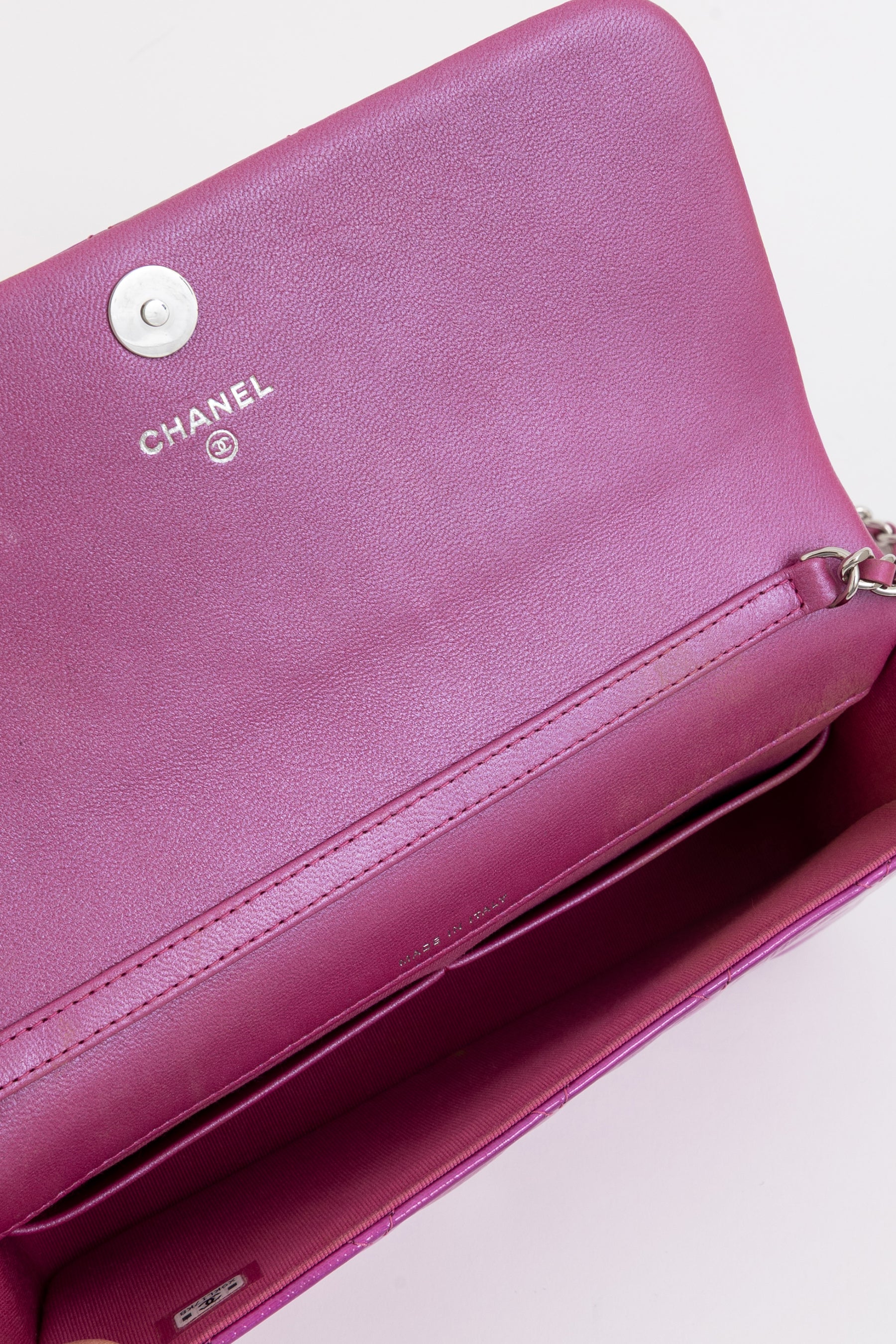 Iridescent Wallet on Chain