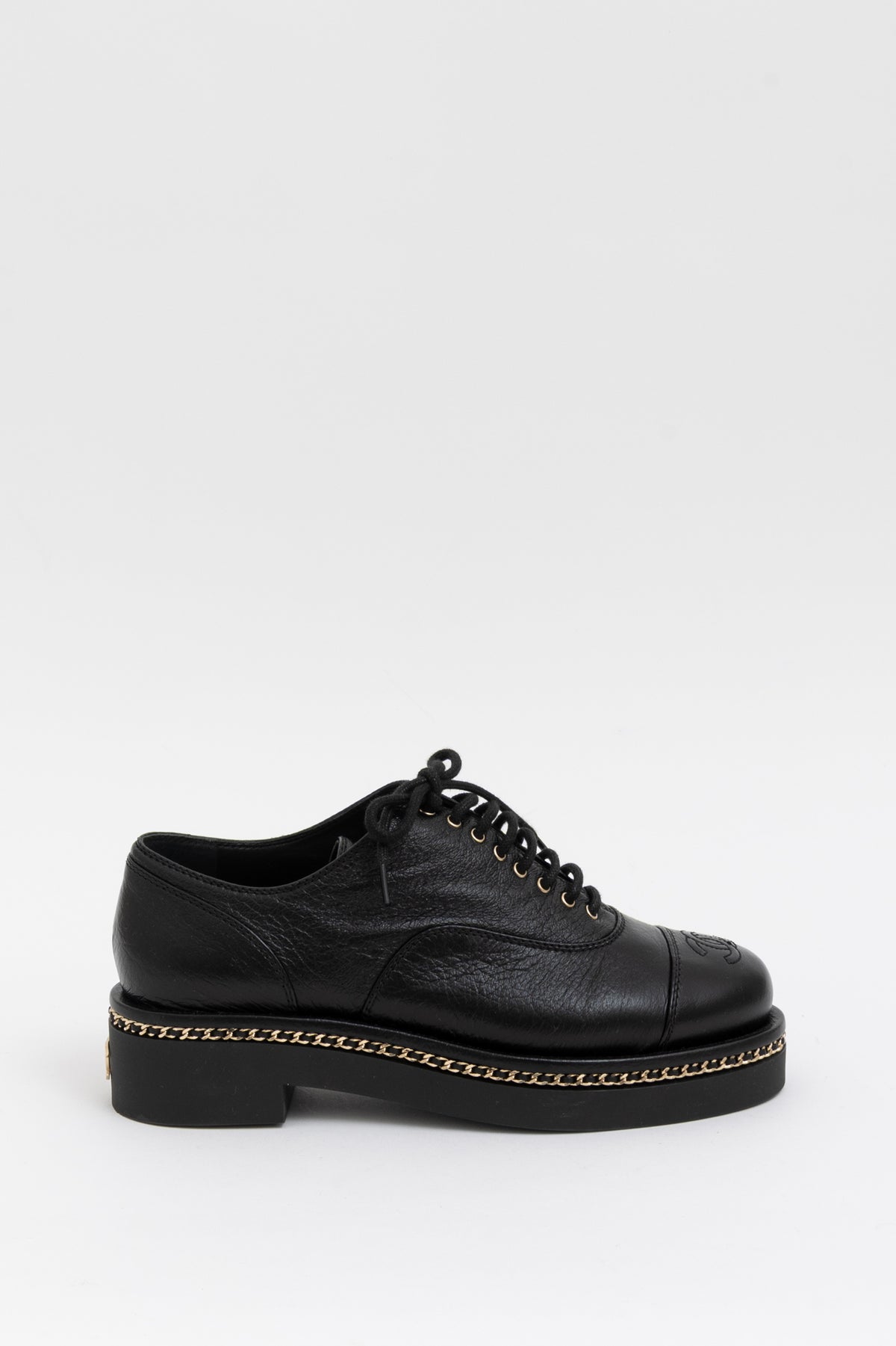 Cap-Toe Chain Around Lace-Up Oxfords