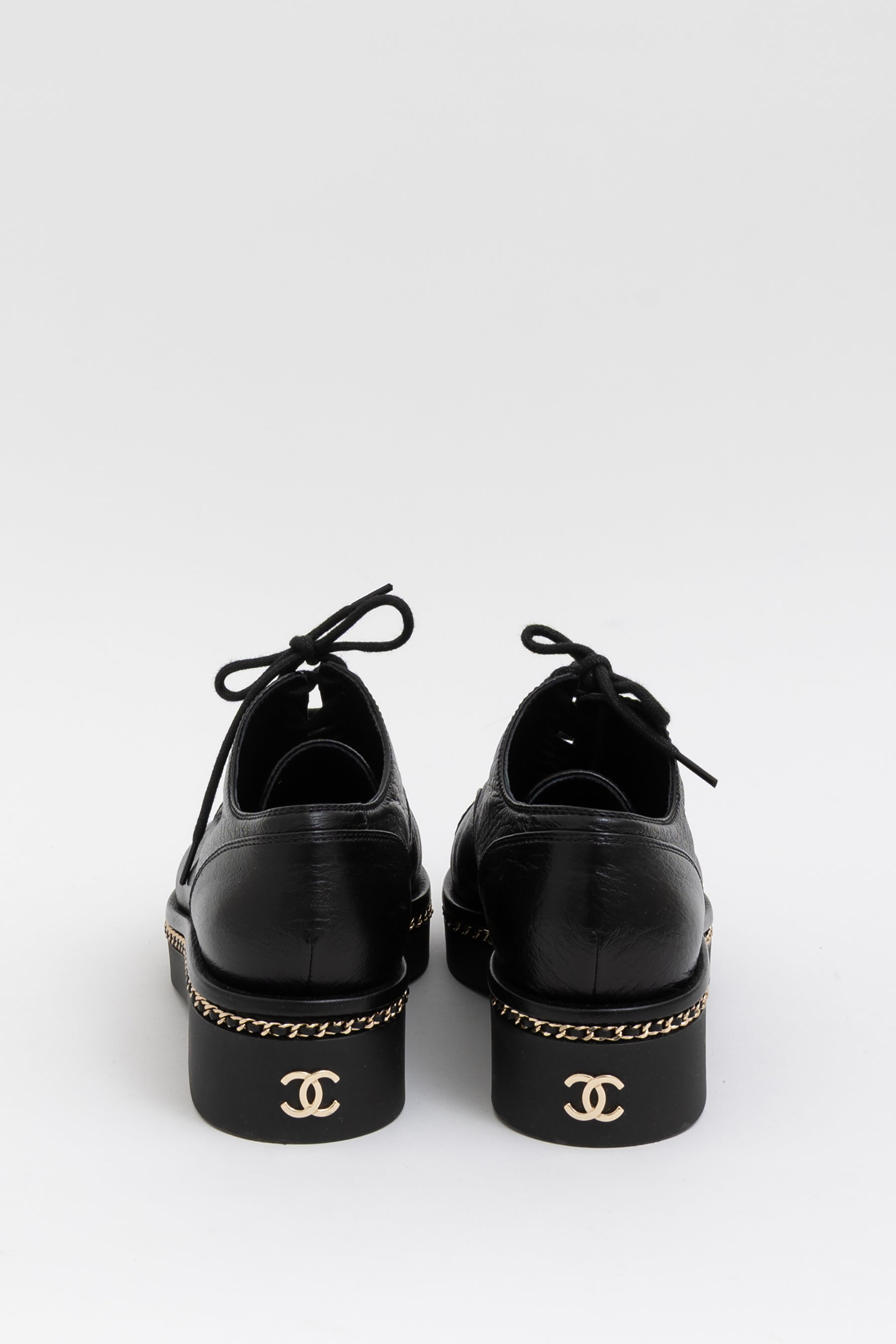 Cap-Toe Chain Around Lace-Up Oxfords
