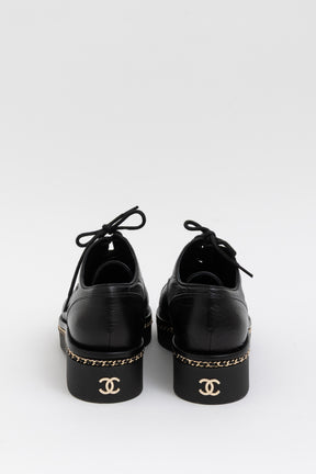 Cap-Toe Chain Around Lace-Up Oxfords