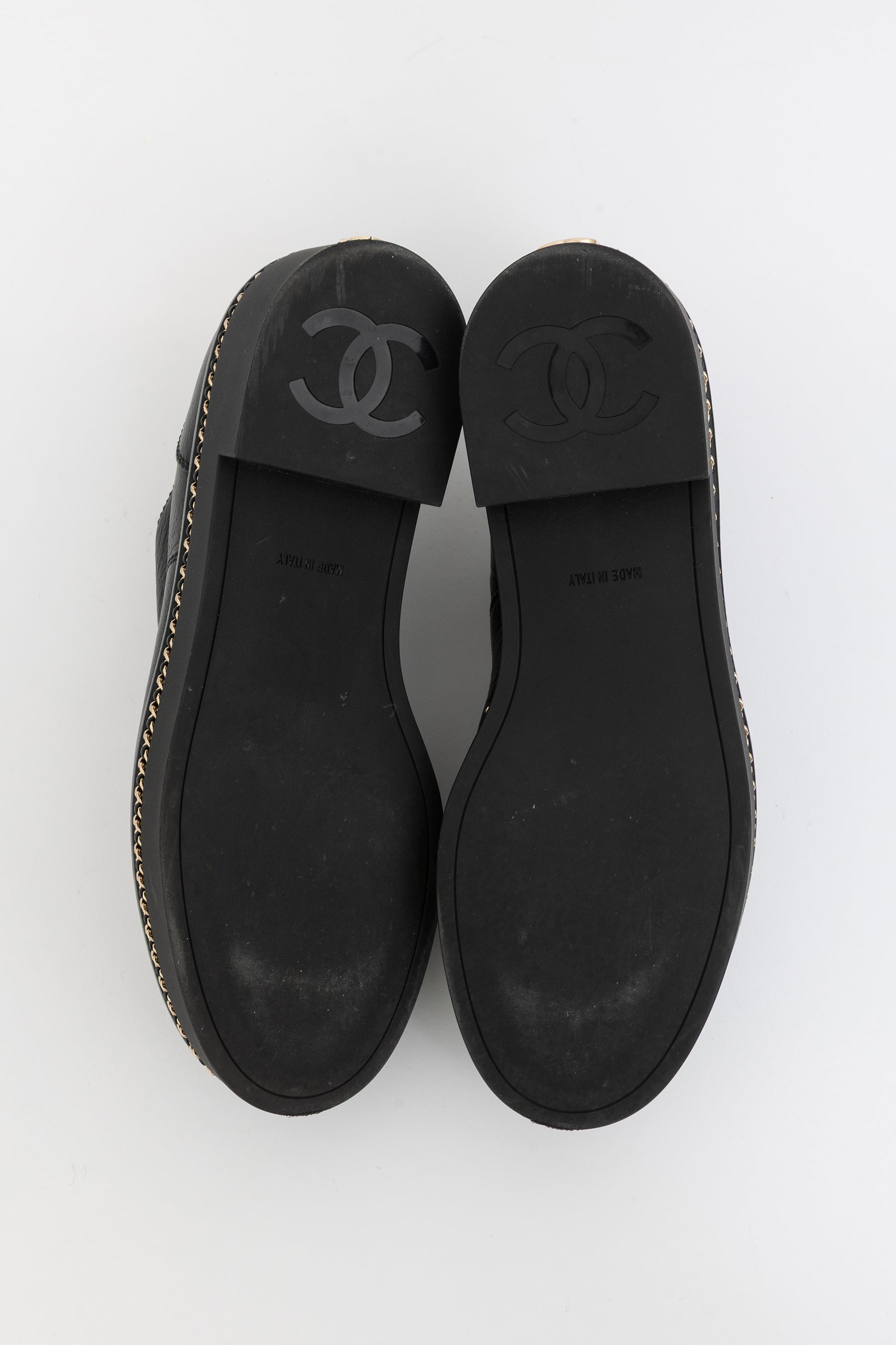 Cap-Toe Chain Around Lace-Up Oxfords