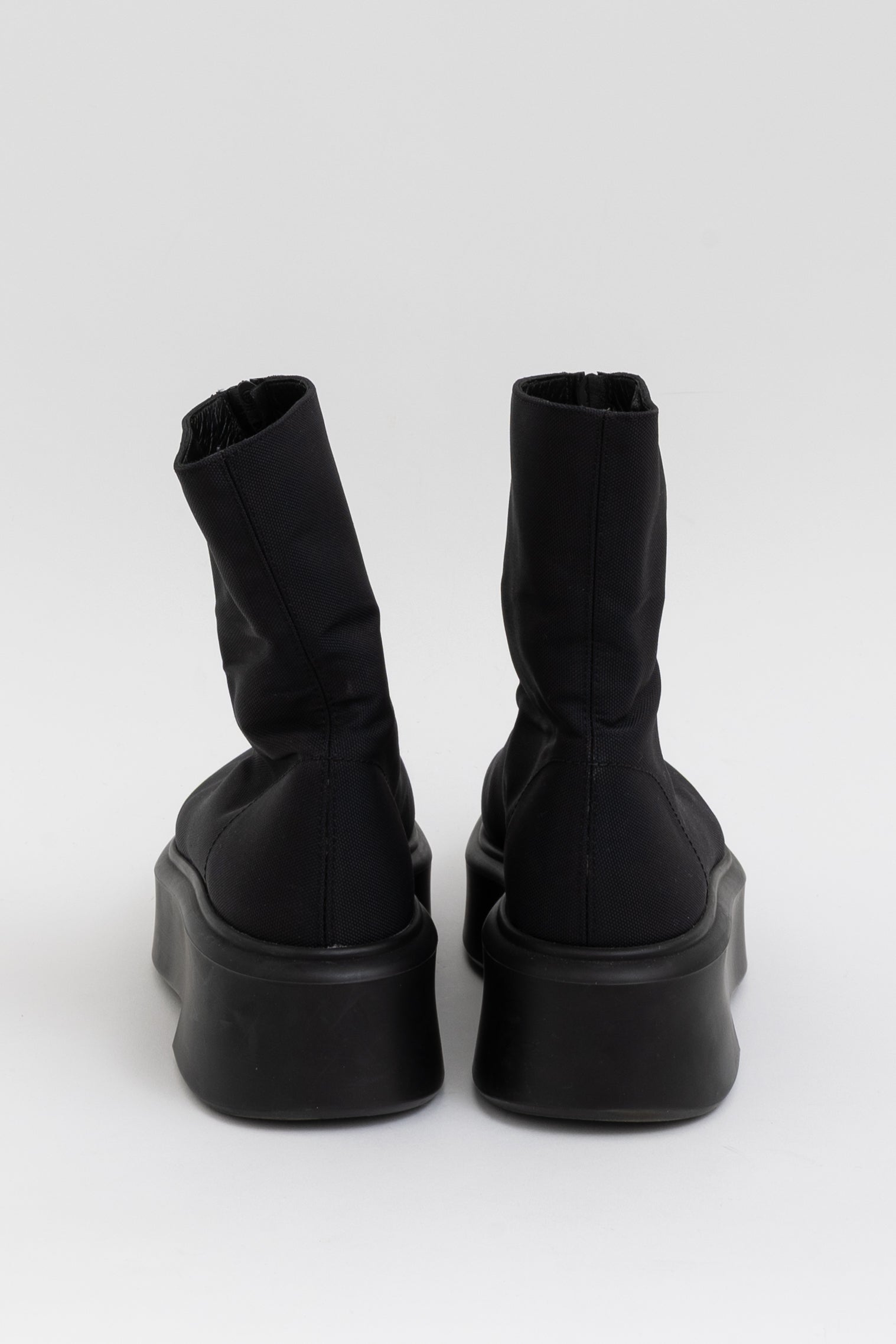 Zipped Boot I Nylon